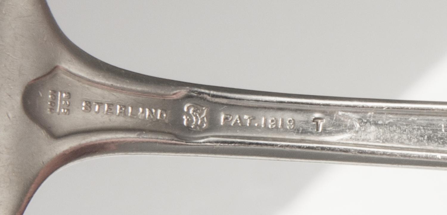 An American Silver Flatware Service, Towle Silversmiths, Newburyport, MA, Virginia Carvel pattern, comprising: 6 dinner knives 6 dinner