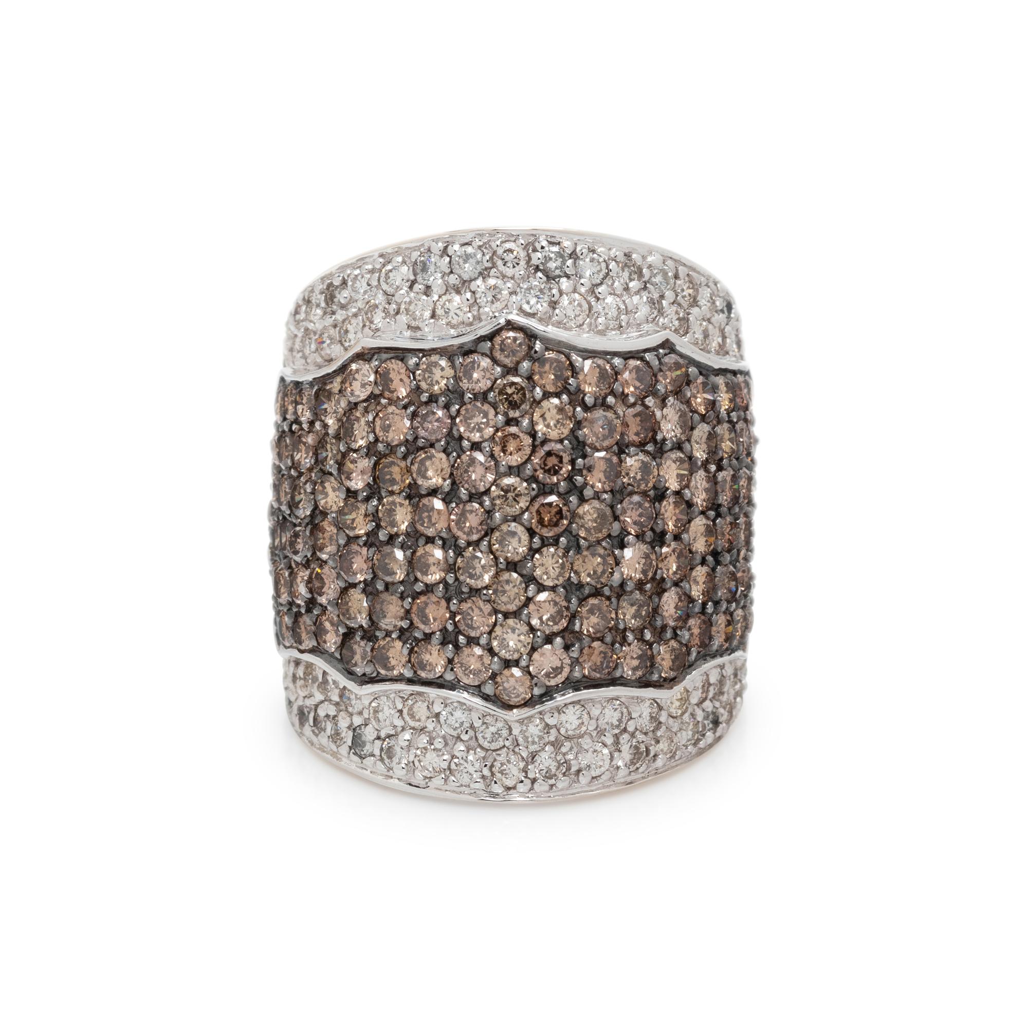 COLORED DIAMOND AND DIAMOND RING