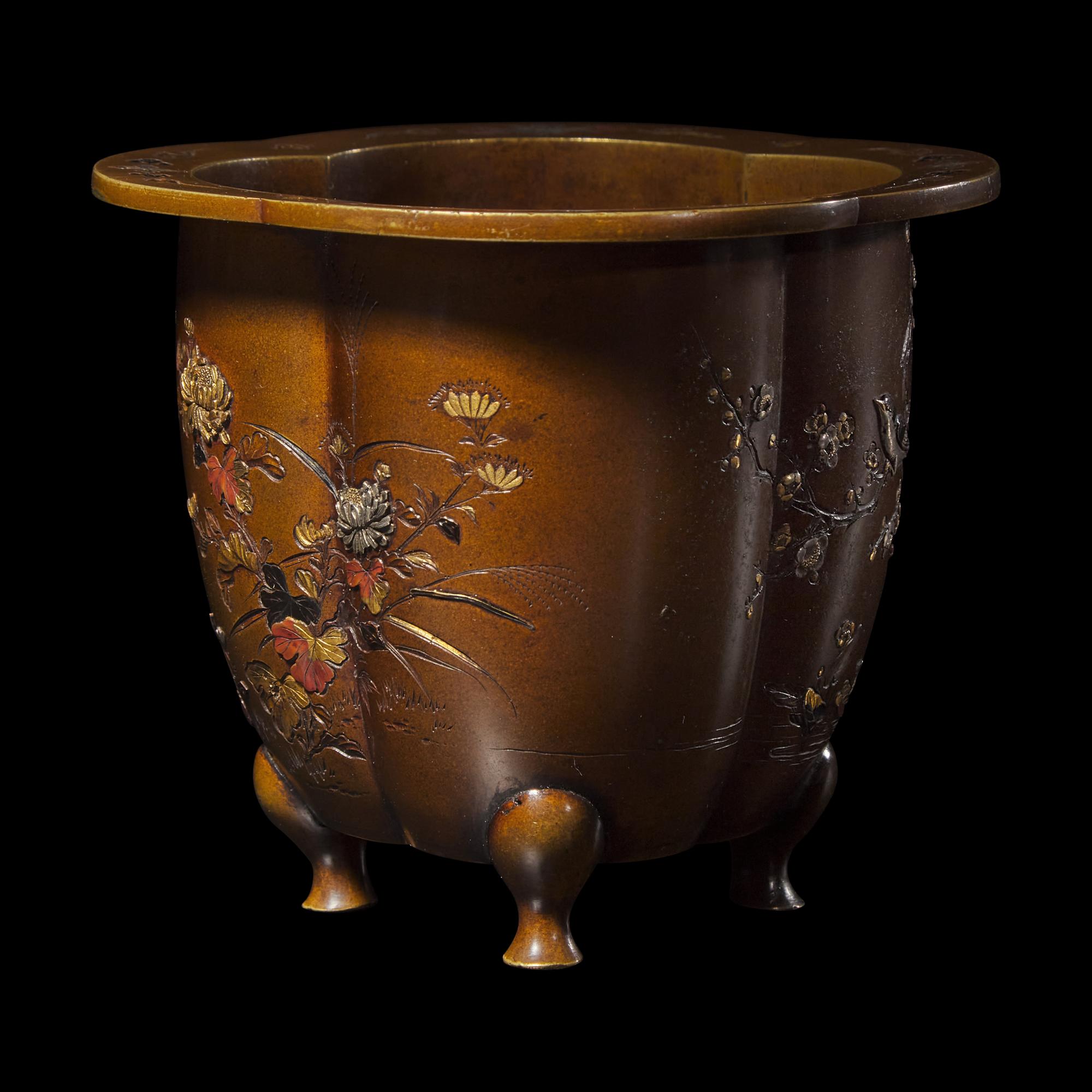 A Japanese Inlaid and Patinated Bronze Small Jardiniere by Inoue of Kyoto, Meiji Period 日本明治時期 井上製金銀象嵌花卉圖海棠式盆