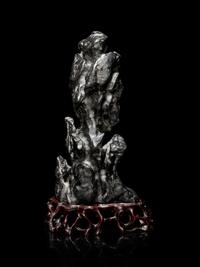 A Vertical Lingbi Scholar's Rock
