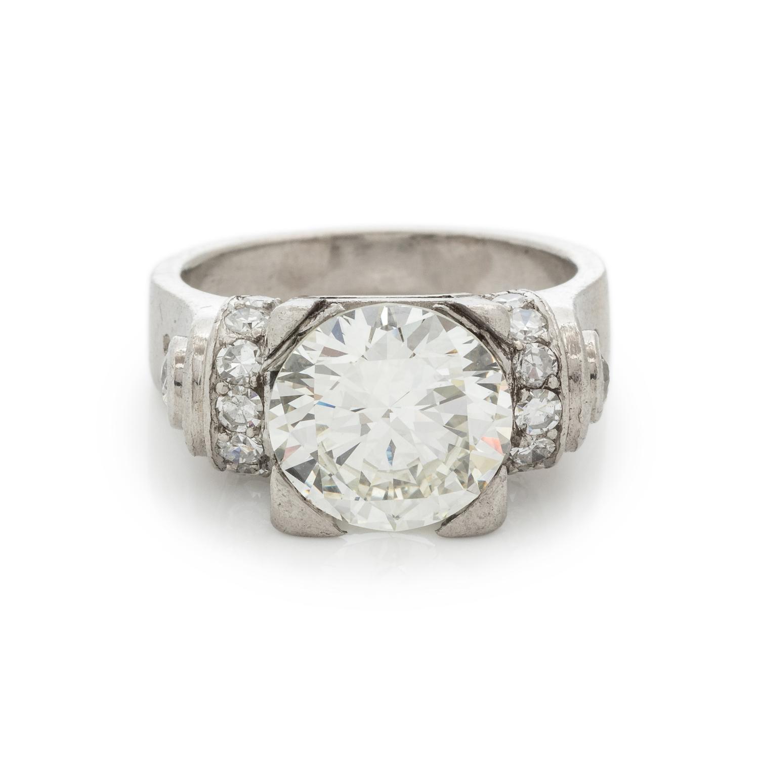 DIAMOND RING