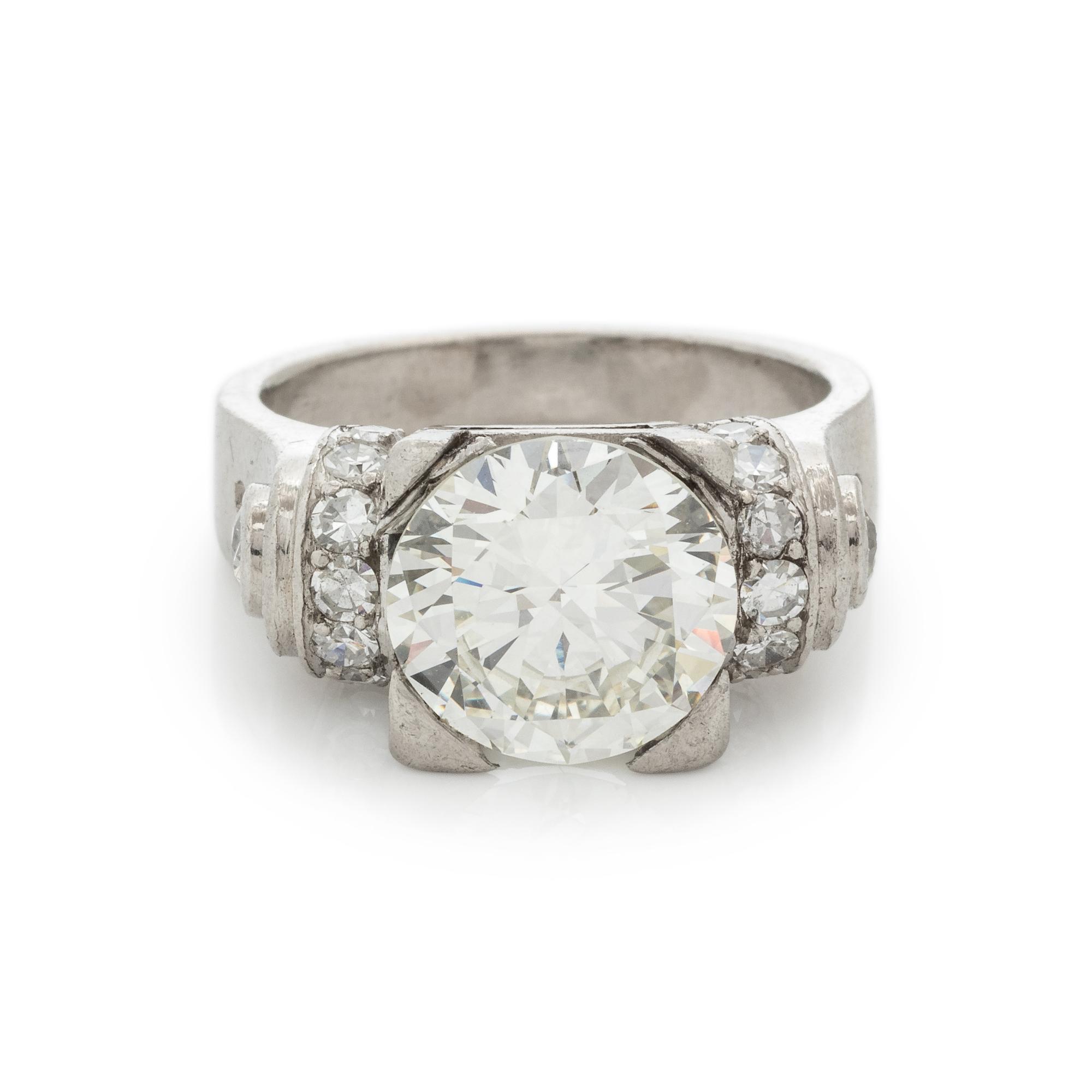 DIAMOND RING