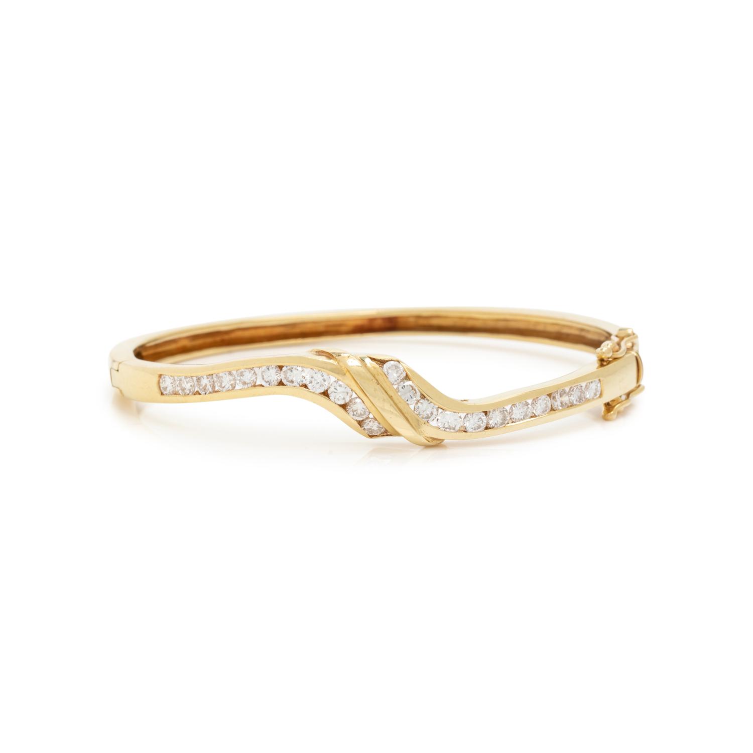 YELLOW GOLD AND DIAMOND BANGLE BRACELET