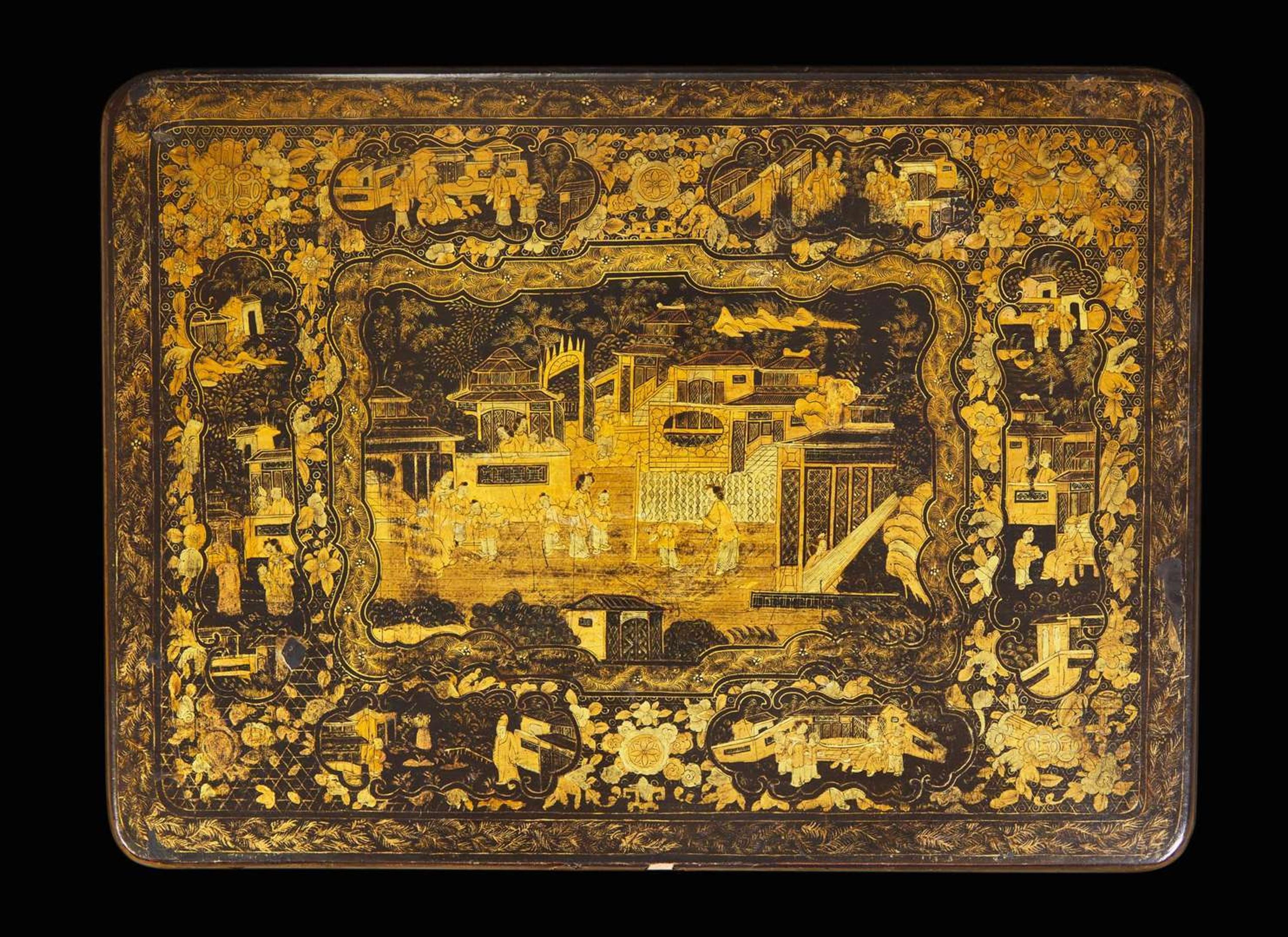 A set of four Chinese Export lacquer nesting tables, first half 19th century 一組四件出口漆桌 十九世紀前葉