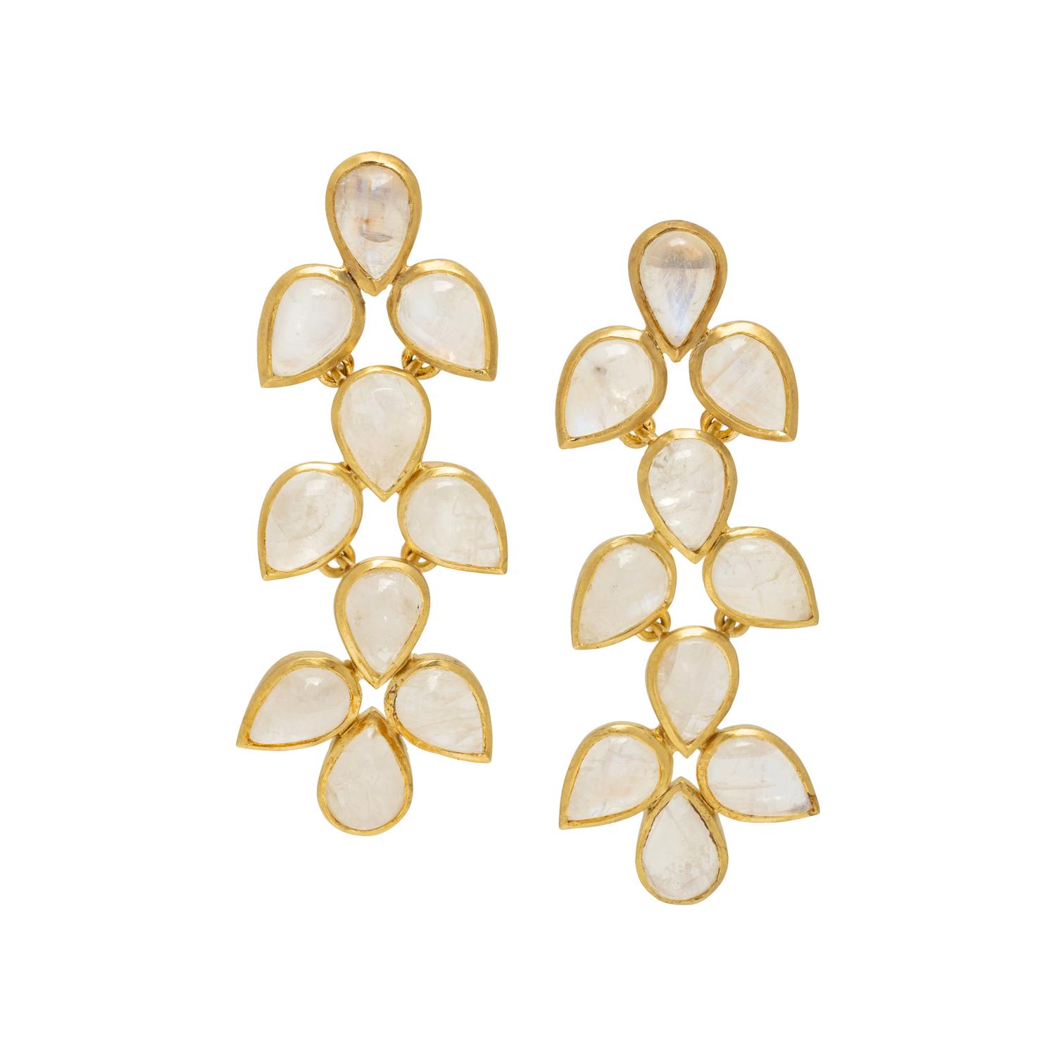 YELLOW GOLD AND MOONSTONE EARRINGS