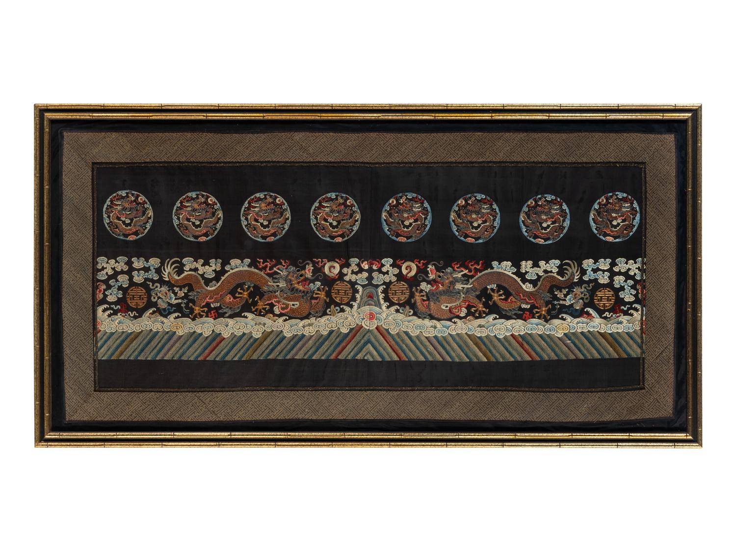 A Chinese Embroidered 'Dragon' Silk Panel, 19th Century 清晚期 團龍紋綉片