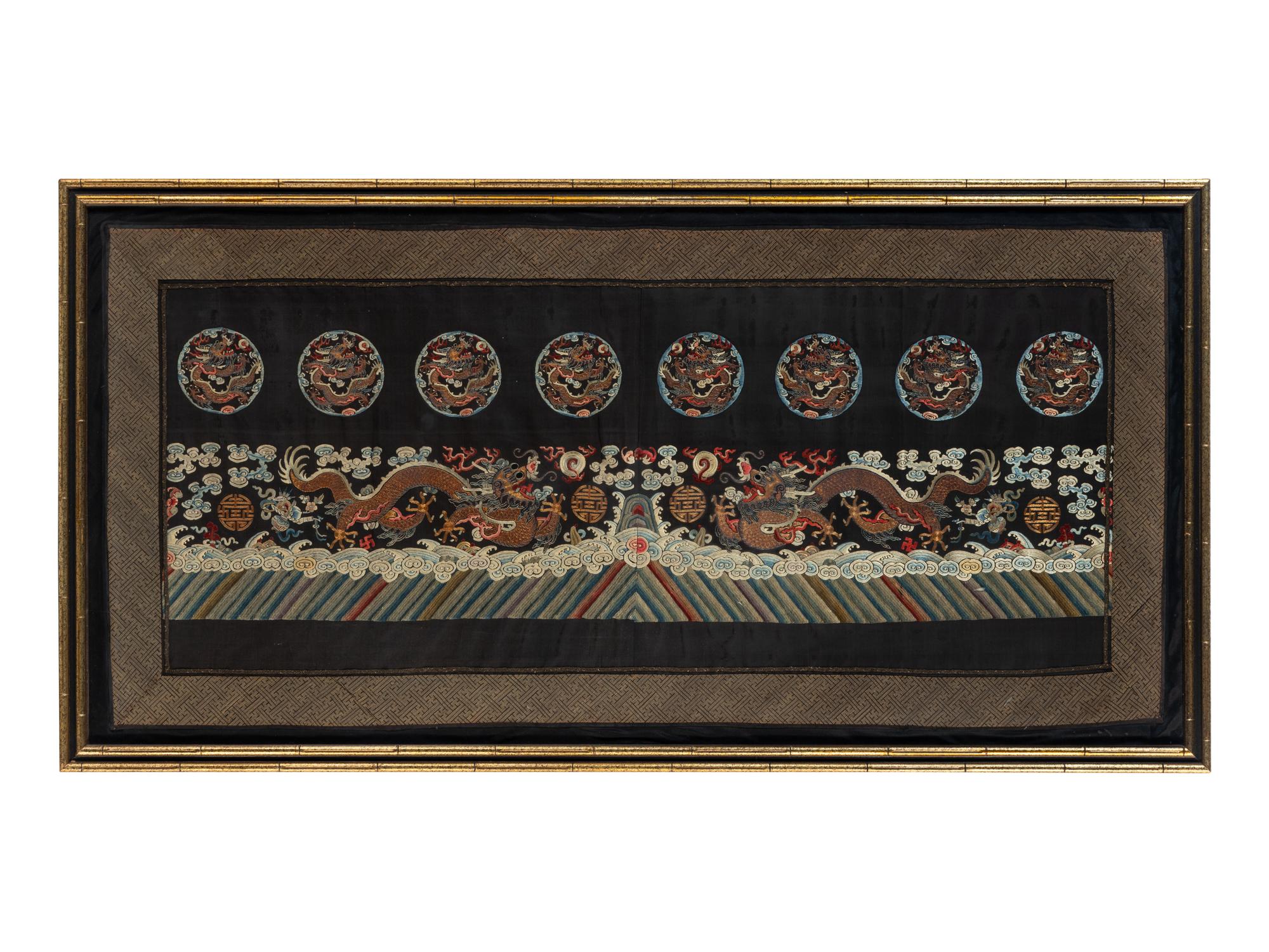 A Chinese Embroidered 'Dragon' Silk Panel, 19th Century 清晚期 團龍紋綉片
