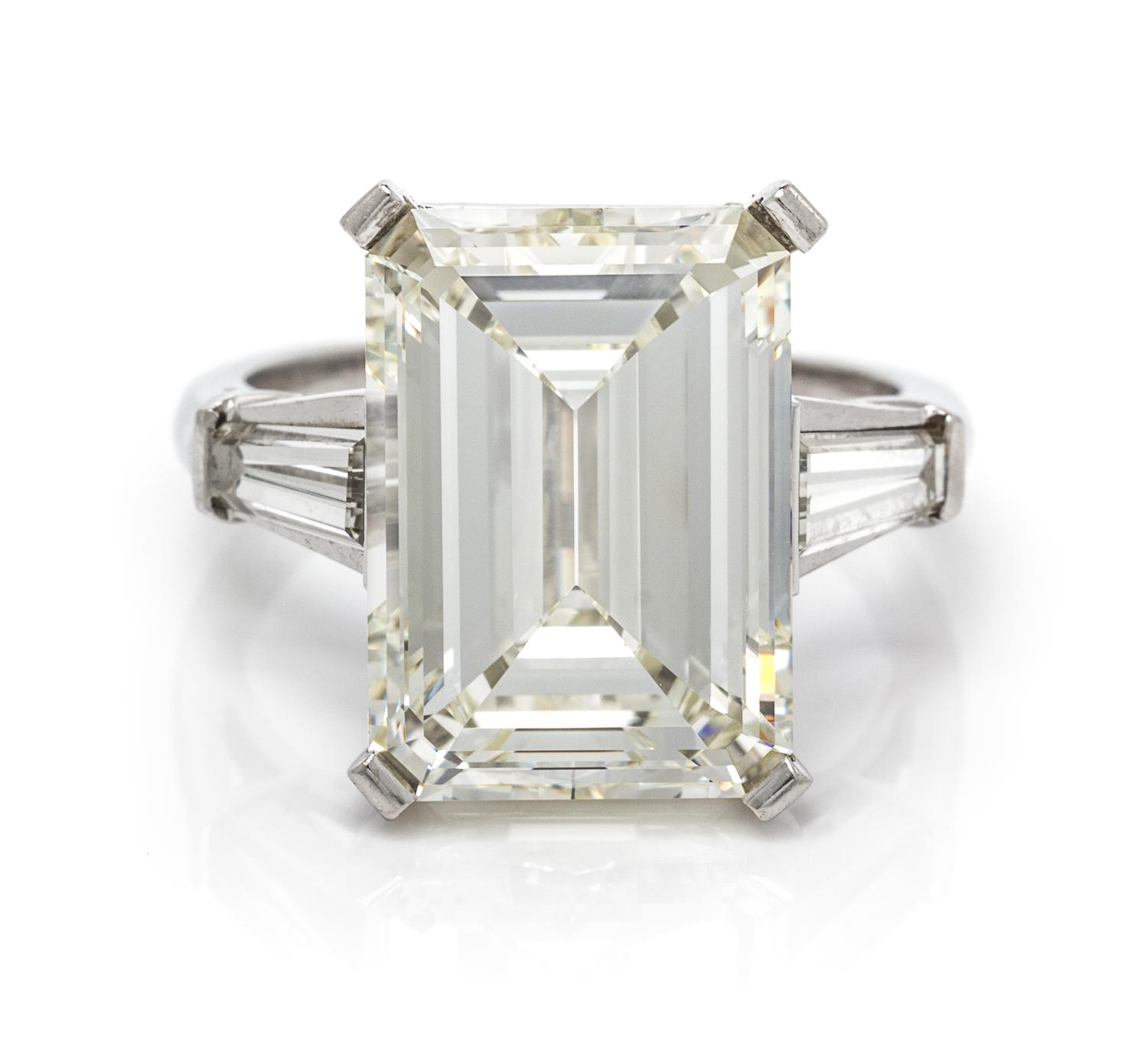 A Platinum and Diamond Ring, 5.80 dwts.