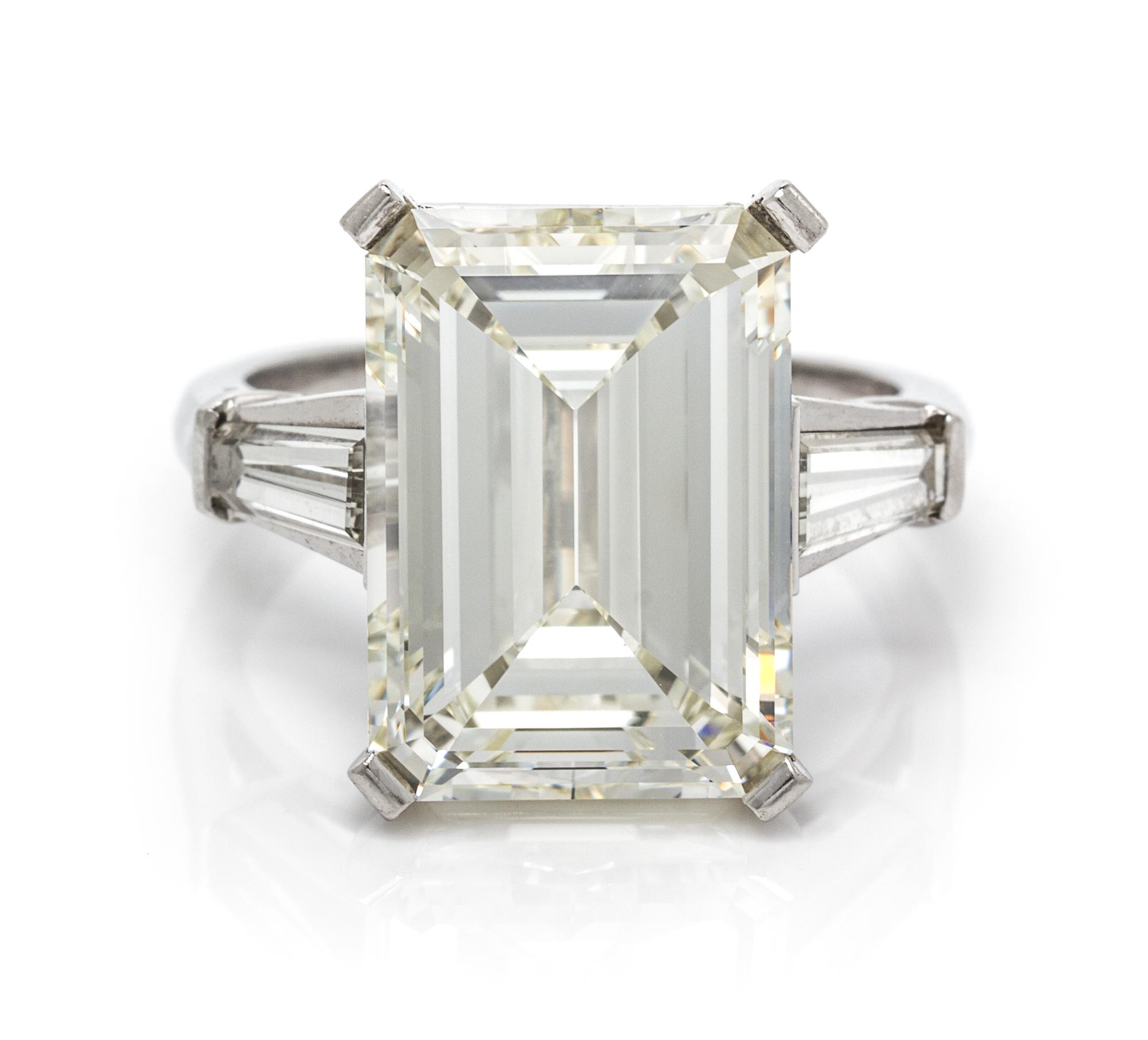 A Platinum and Diamond Ring, 5.80 dwts.