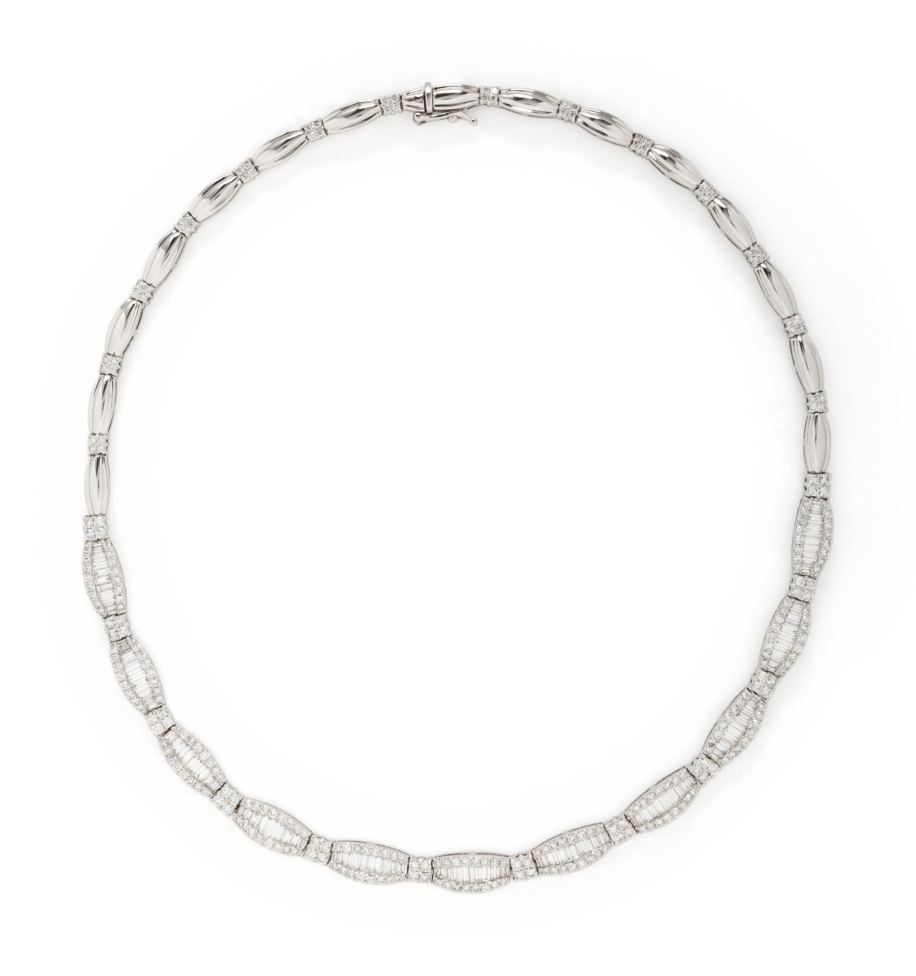 WHITE GOLD AND DIAMOND NECKLACE