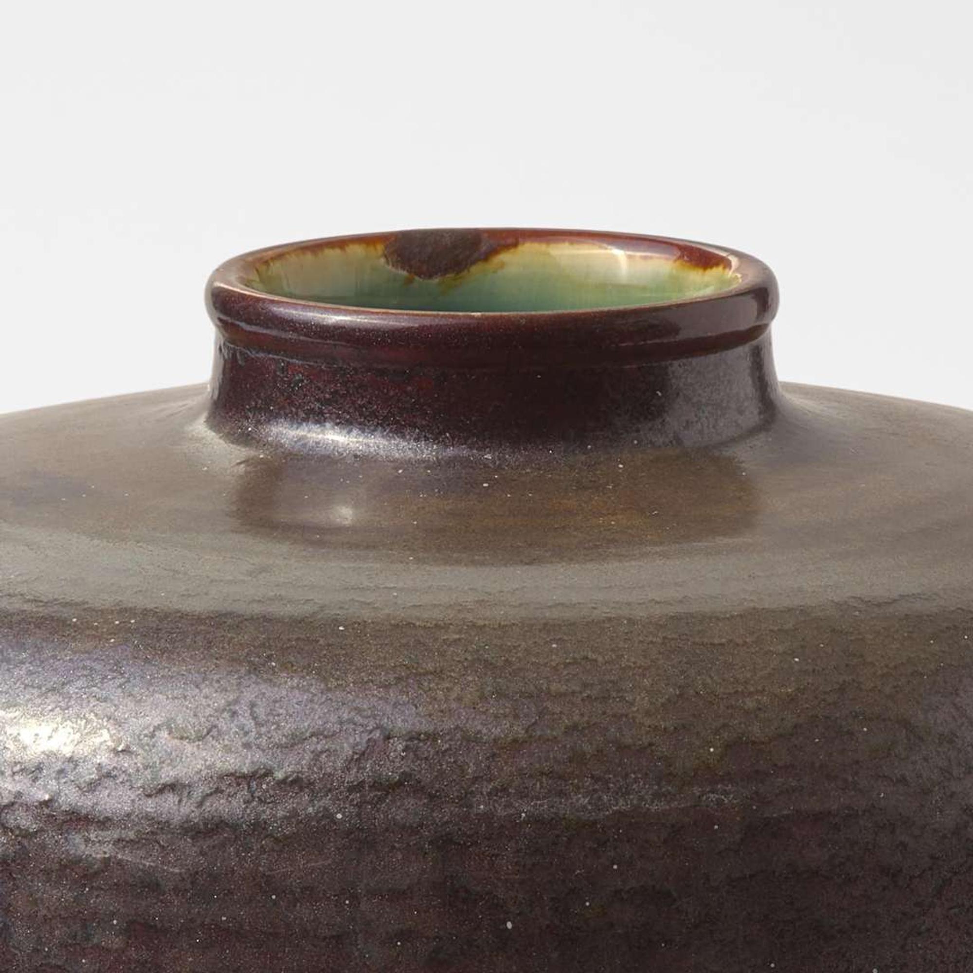 A Wedgwood Norman Wilson (1902-1985) Unique Ware Vase UK, 1960s