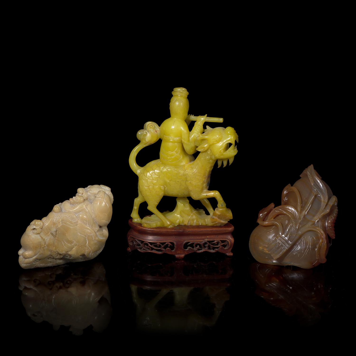 Three Chinese Carved Stone Items 瑪瑙及石雕小擺件三