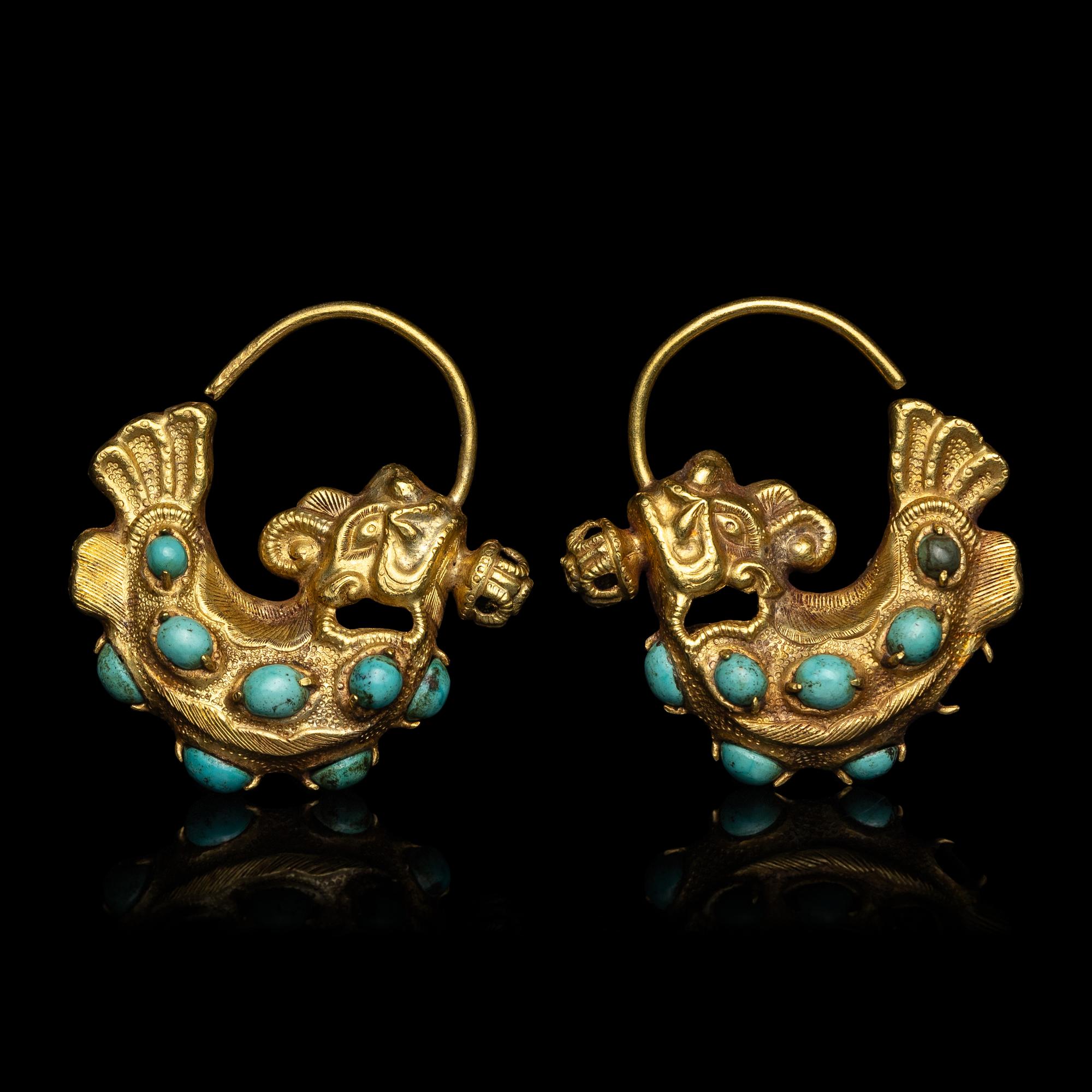 A Pair of Chinese Turquoise Inset Gold 'Capricorn' Earrings, Erhuan, Liao Dynasty 遼 金摩羯嵌松石耳環一對