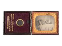 [EARLY PHOTOGRAPHY]. Sixth plate postmortem daguerreotype of a young child housed in a Mascher Magnifying Case.