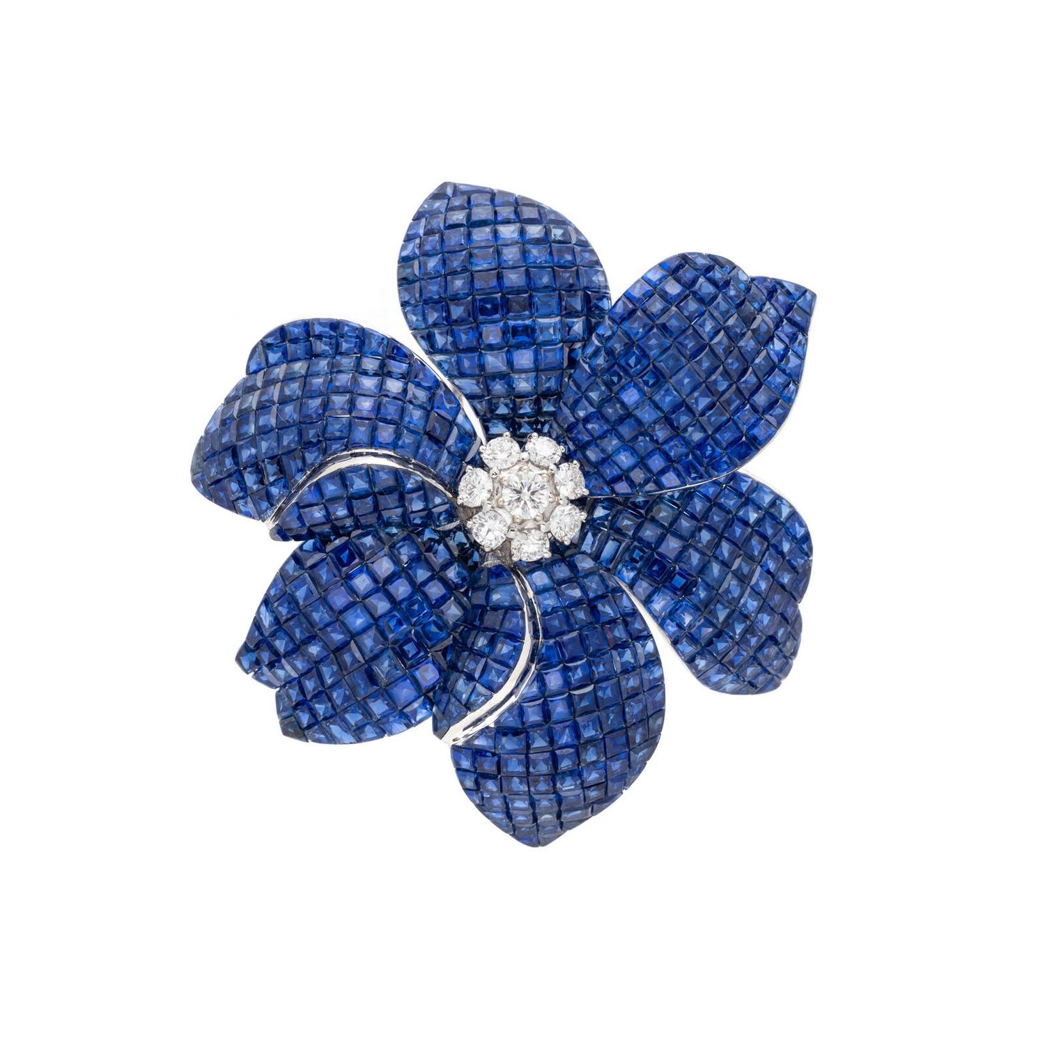 WHITE GOLD, INVISIBLY-SET SAPPHIRE AND DIAMOND FLOWER PENDANT/BROOCH