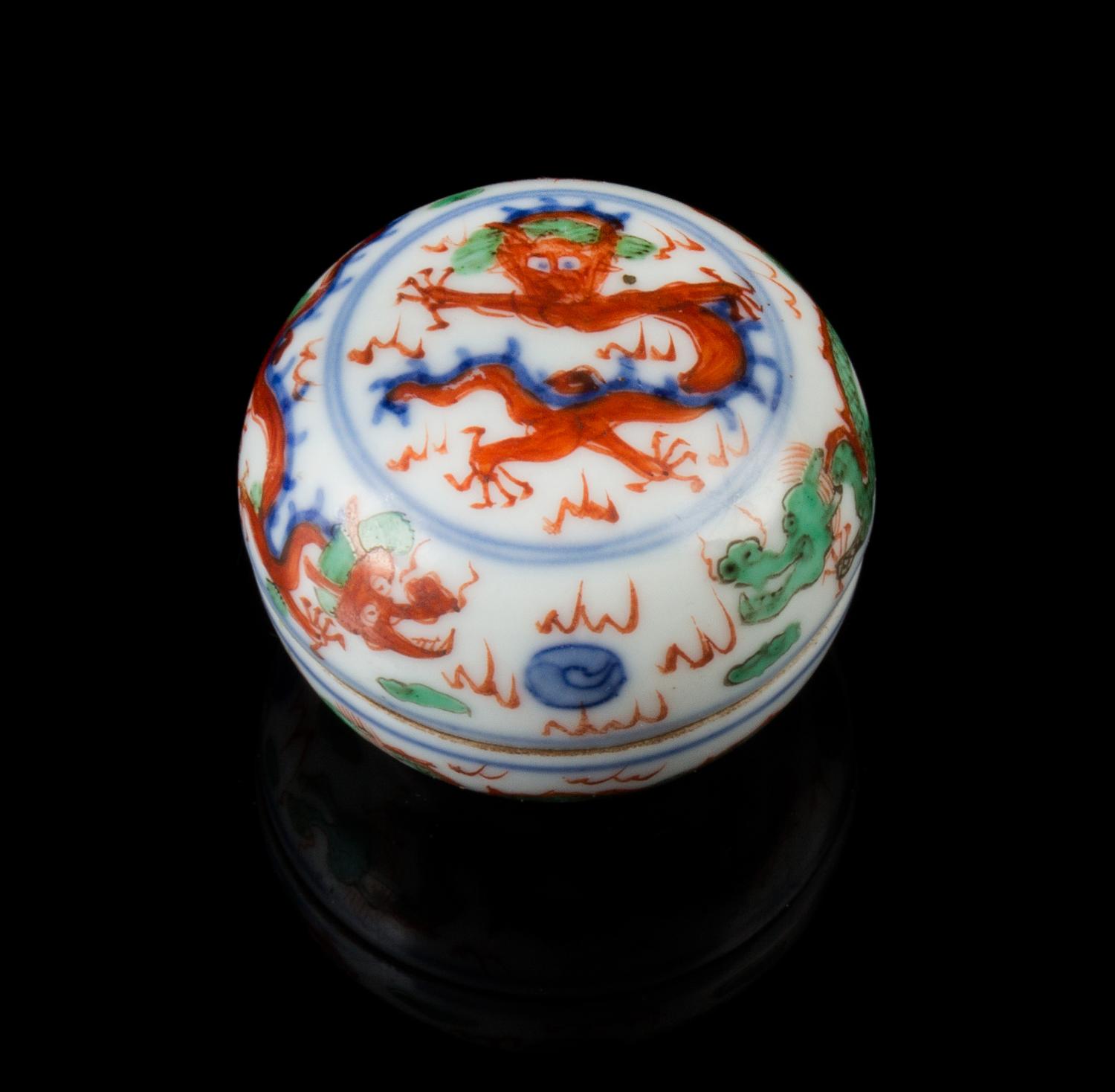 A Wucai Porcelain Covered Seal Box