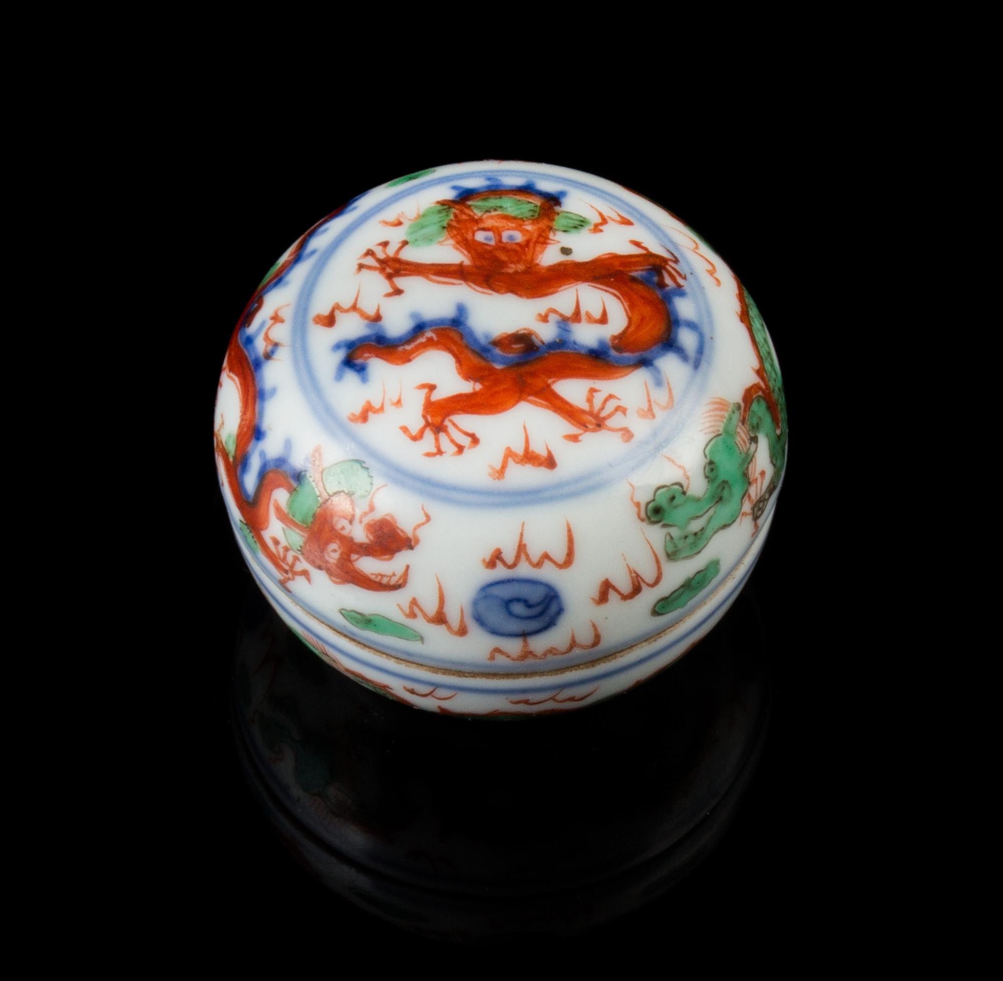 A Wucai Porcelain Covered Seal Box
