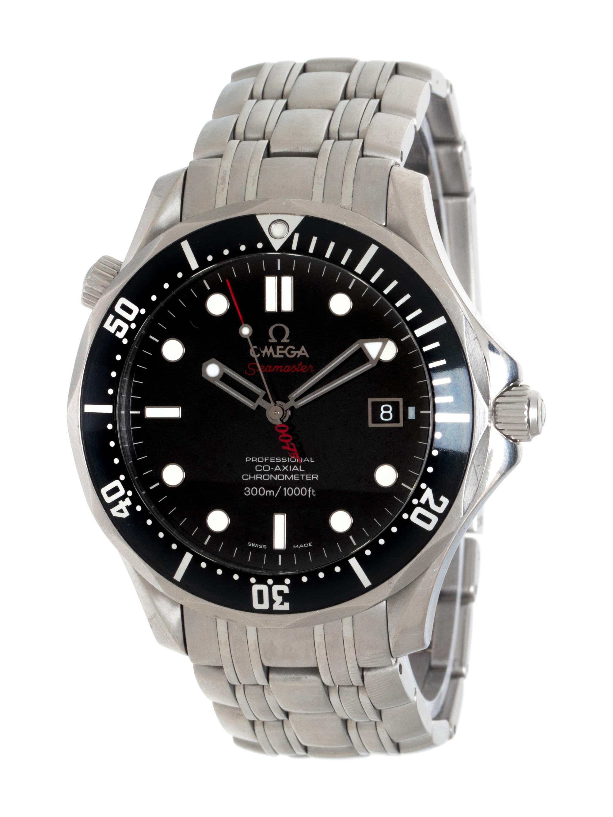 OMEGA, STAINLESS STEEL LIMITED EDITION COLLECTOR'S SET 'JAMES BOND 007 SEAMASTER DIVER' WATCH, BOX & PAPERS
