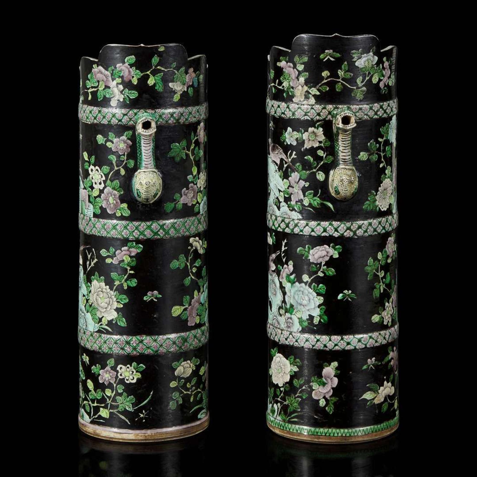 An associated pair of Chinese famille noir-decorated porcelain ceremonial ewers 黑地瓷胎画珐琅多穆壶两只 或为一对 Qing dynasty ?