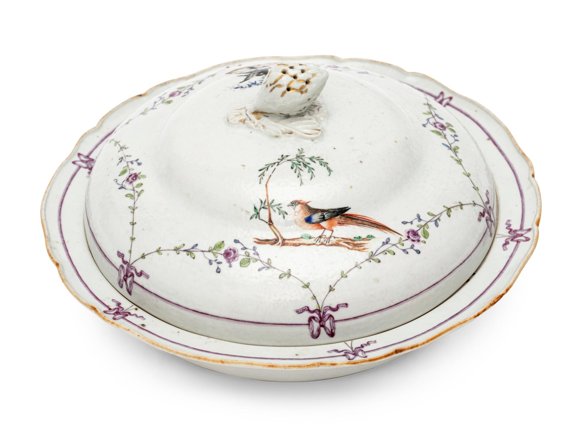 A Chinese Export Porcelain Entrée Dish and Cover
