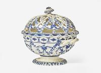 A Wedgwood Cobalt Decorated Reticulated Creamware Pot-Pourri