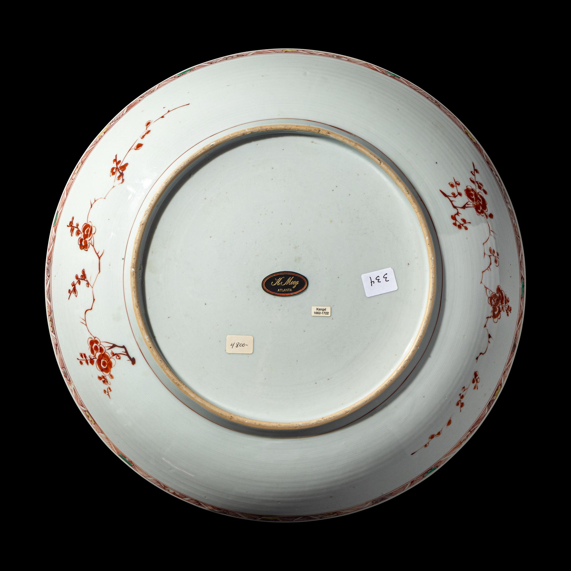 A Chinese Export Imari Style 'Chrysanthemums' Porcelain Charger, Kangxi Period 清康熙 外銷伊萬里式菊花圖賞盤