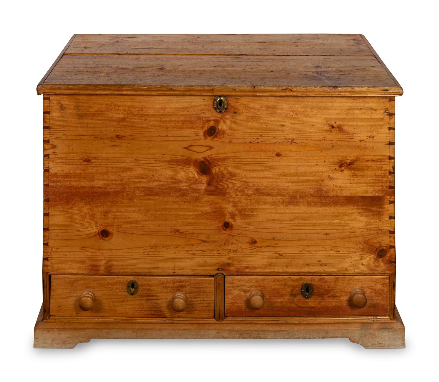 An English Wooden Chest — EARLY 20TH CENTURY