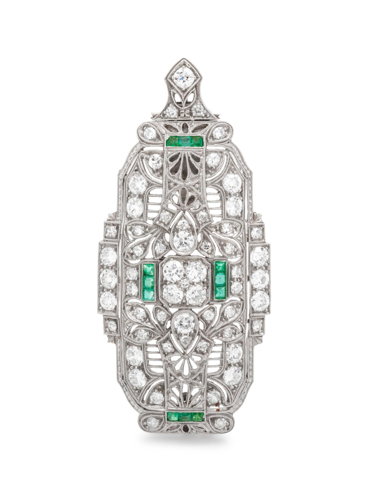 ART DECO, DIAMOND AND EMERALD PENDANT/BROOCH