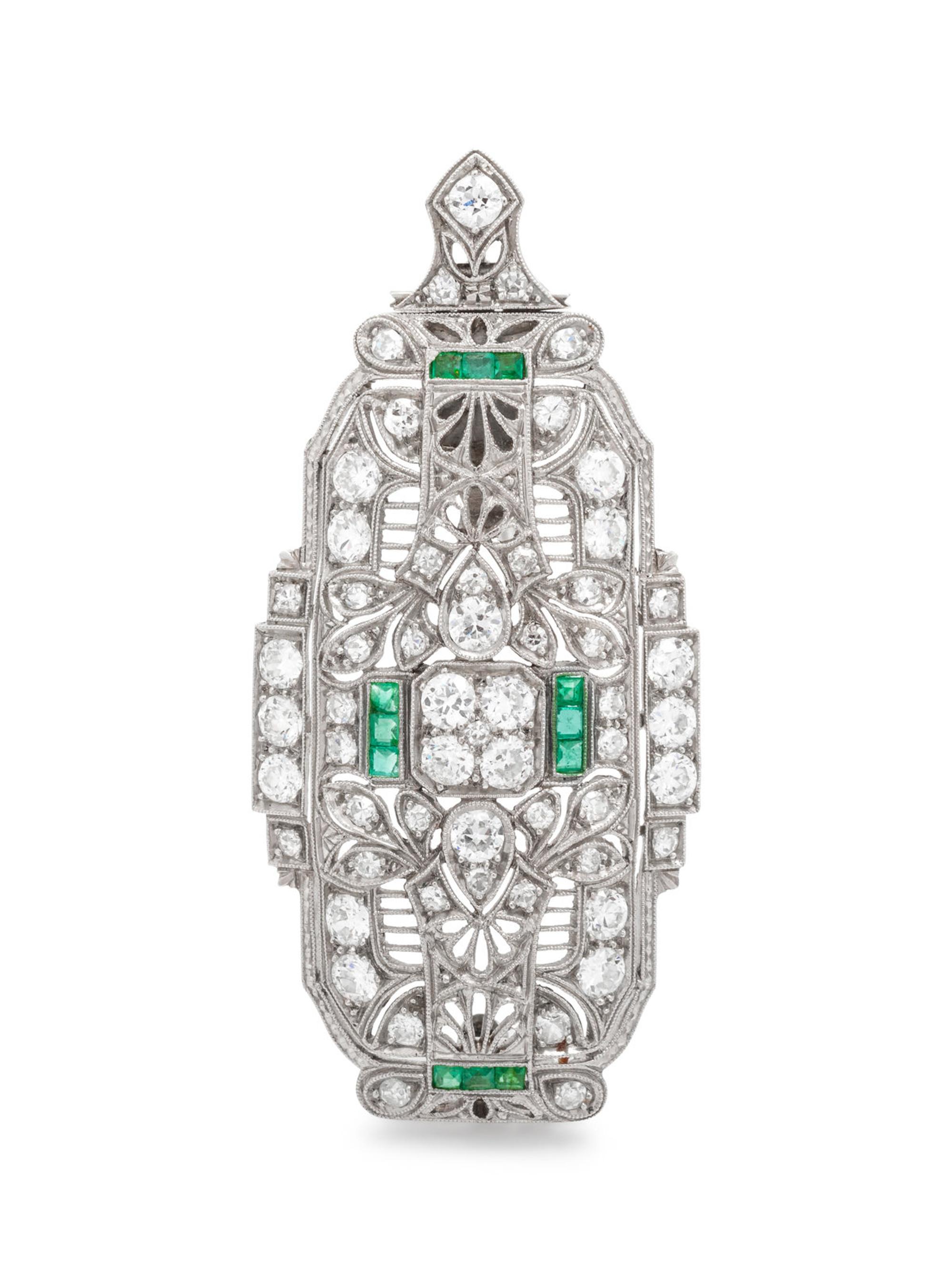 ART DECO, DIAMOND AND EMERALD PENDANT/BROOCH