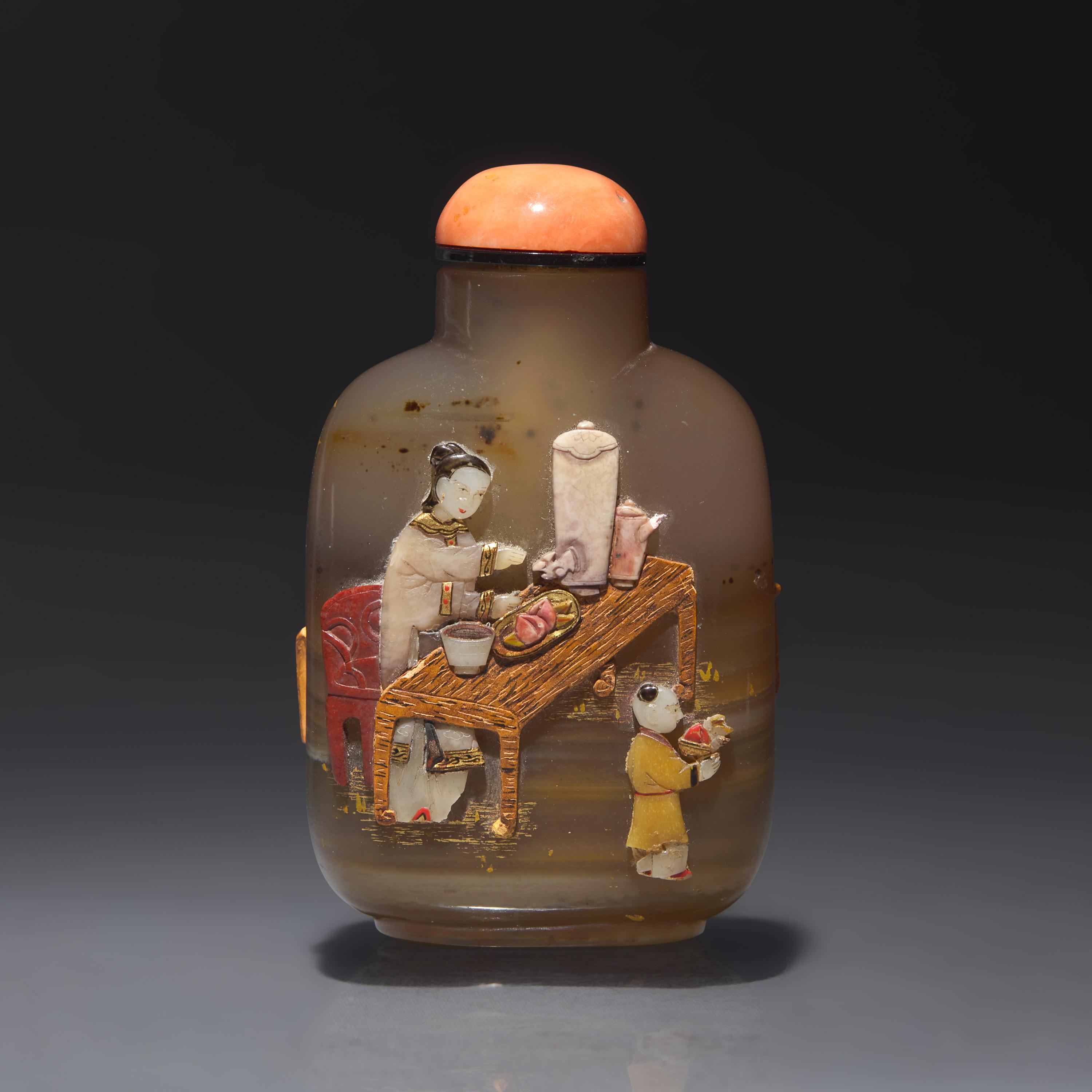 A Tsuda Family Embellished Chinese Agate Snuff Bottle