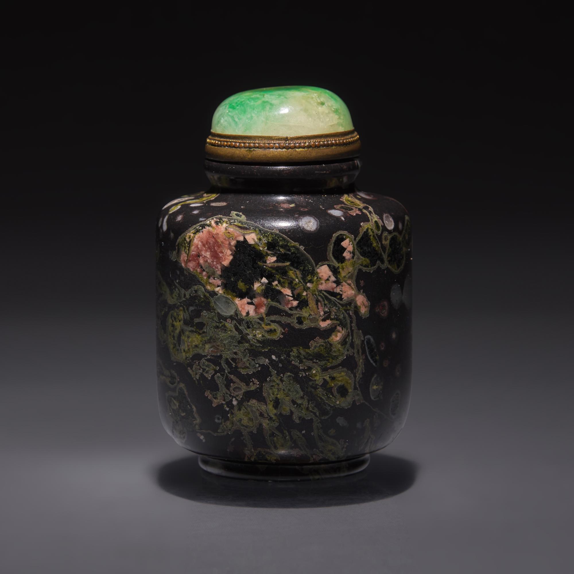 A Chinese Amygdaloidal Basalt Snuff Jarlet, 19th/20th Century — 清晚期-民國 玄武岩鼻煙罐