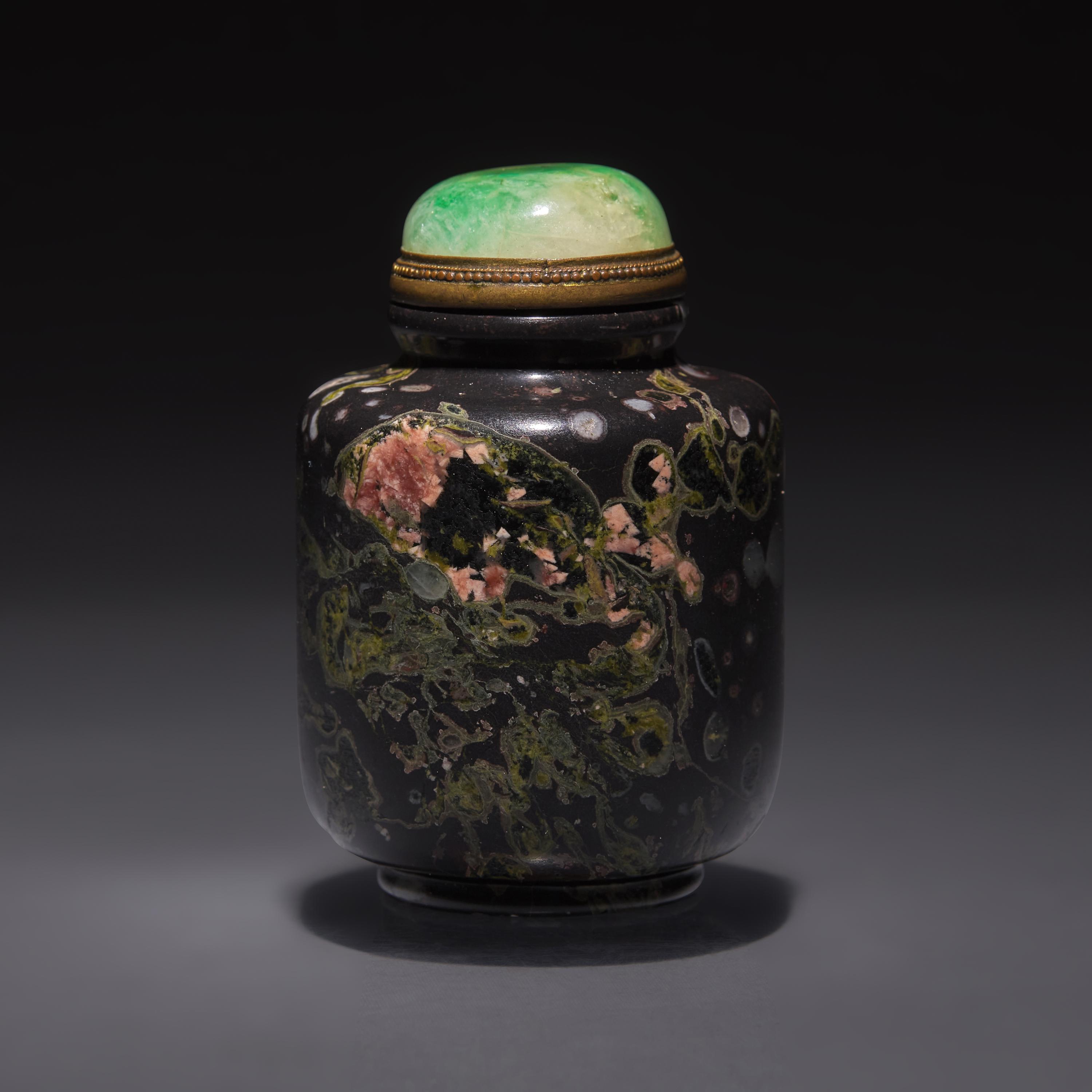 A Chinese Amygdaloidal Basalt Snuff Jarlet, 19th/20th Century — 清晚期-民國 玄武岩鼻煙罐