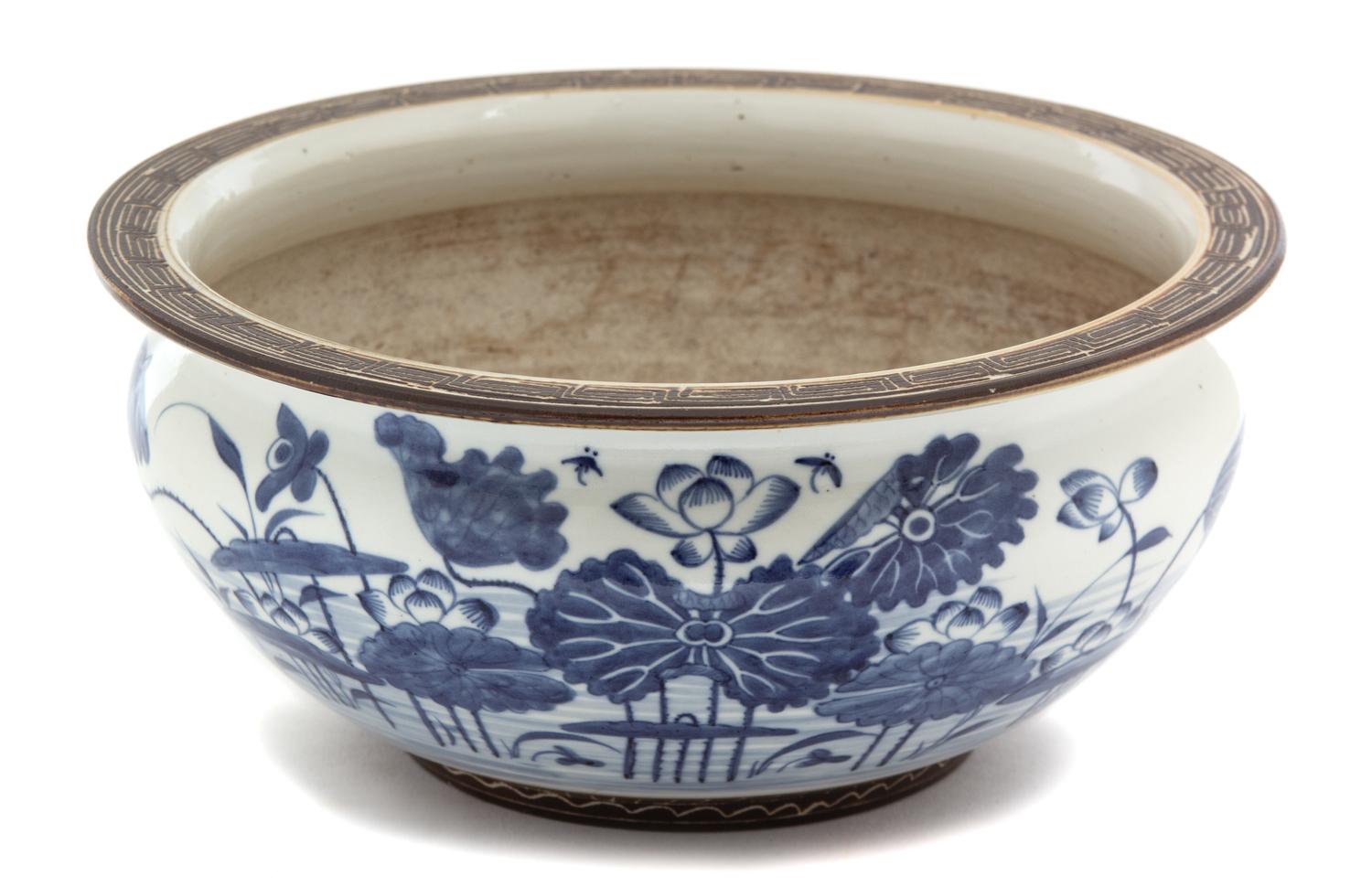 A Chinese Blue and White Porcelain Bowl Height 4 1/2 x diameter 10 1/4 inches. — 19TH CENTURY