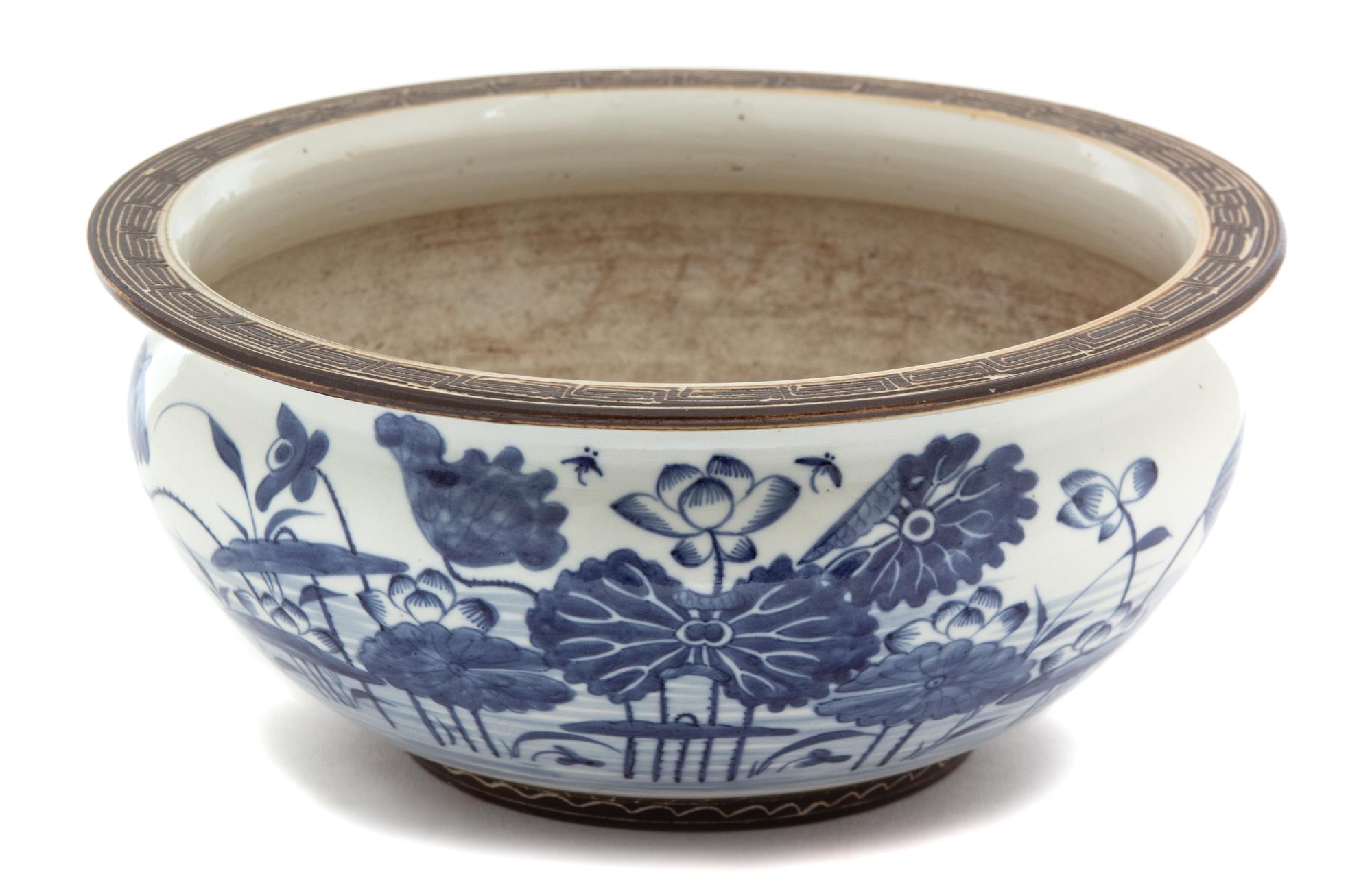 A Chinese Blue and White Porcelain Bowl Height 4 1/2 x diameter 10 1/4 inches. — 19TH CENTURY