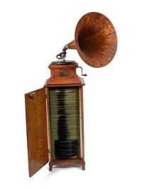 A Victor type III Disc Phonograph with a Wooden Horn