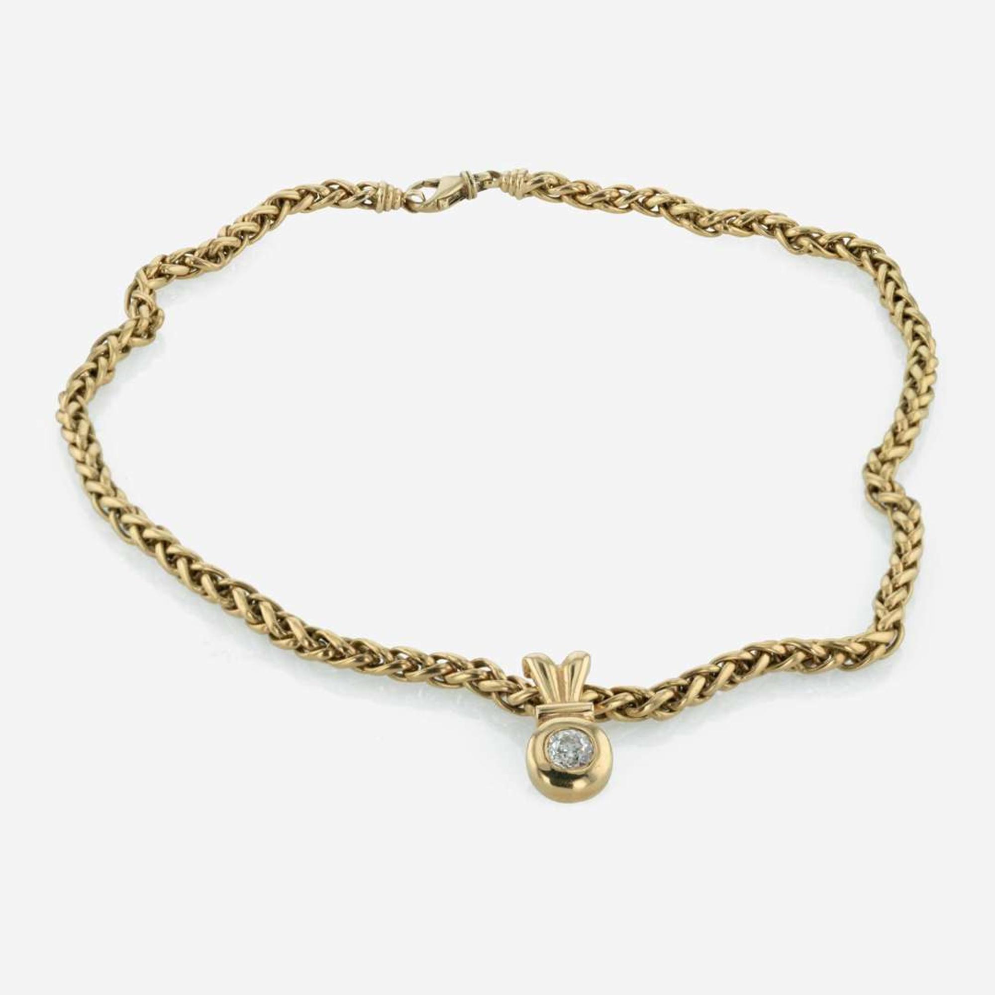 A 14K Yellow Gold Necklace with Diamond