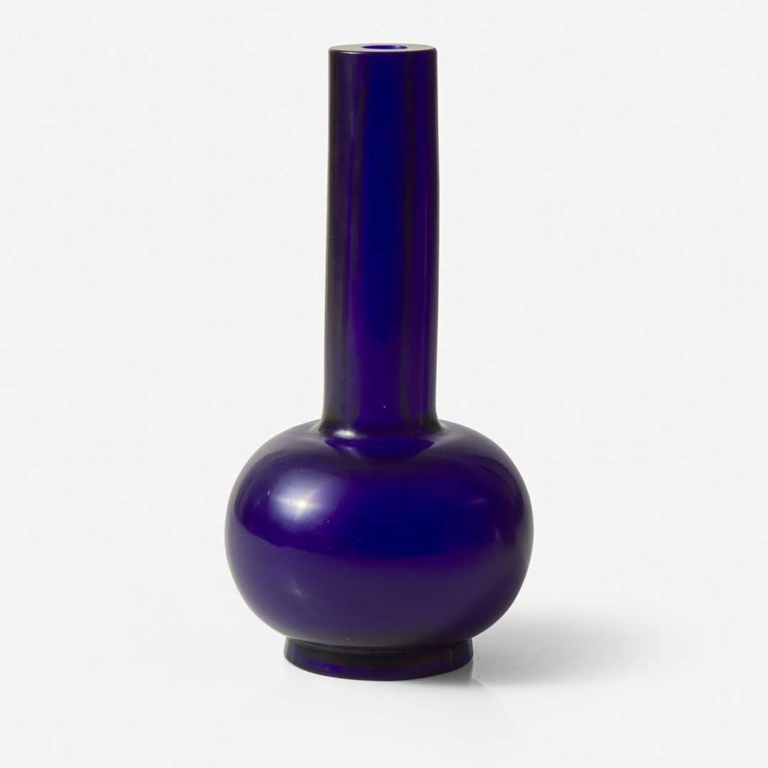 A Chinese cobalt blue glass bottle vase 寶石藍琉璃膽瓶