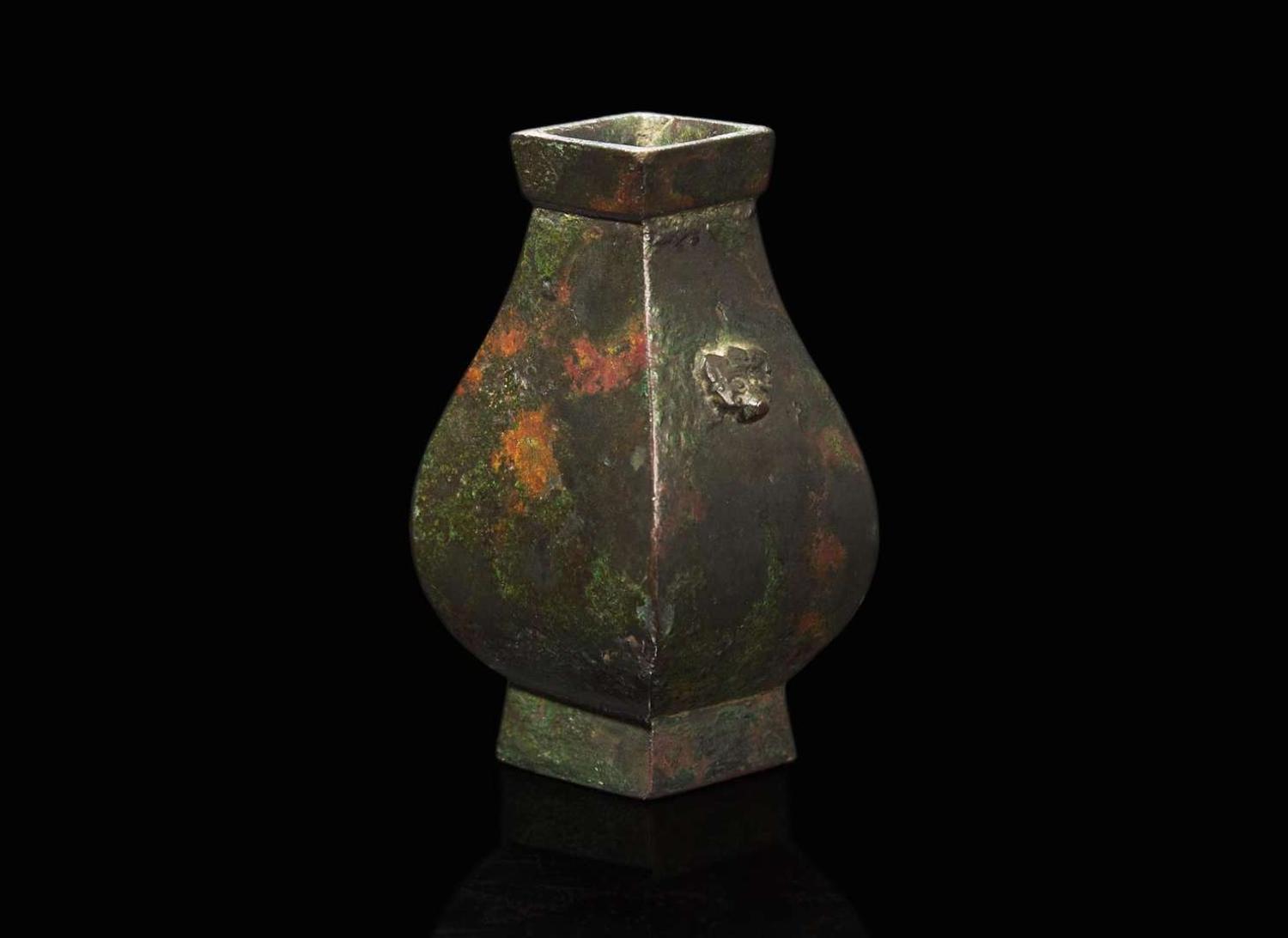 A Chinese patinated bronze miniature vase "Fang Hu", Qing dynasty 倣古銅加漆袖珍钫 清