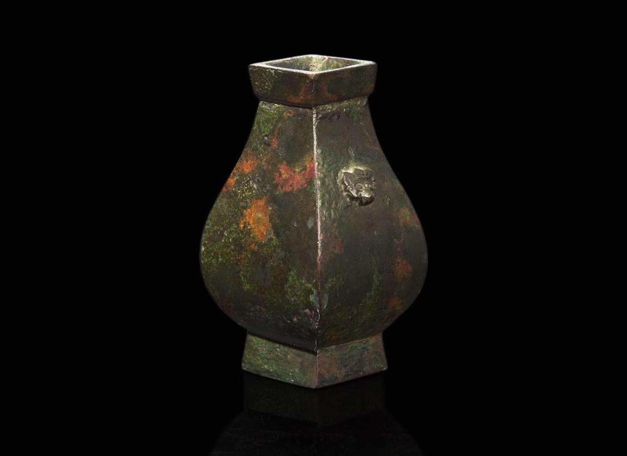 A Chinese patinated bronze miniature vase "Fang Hu", Qing dynasty 倣古銅加漆袖珍钫 清