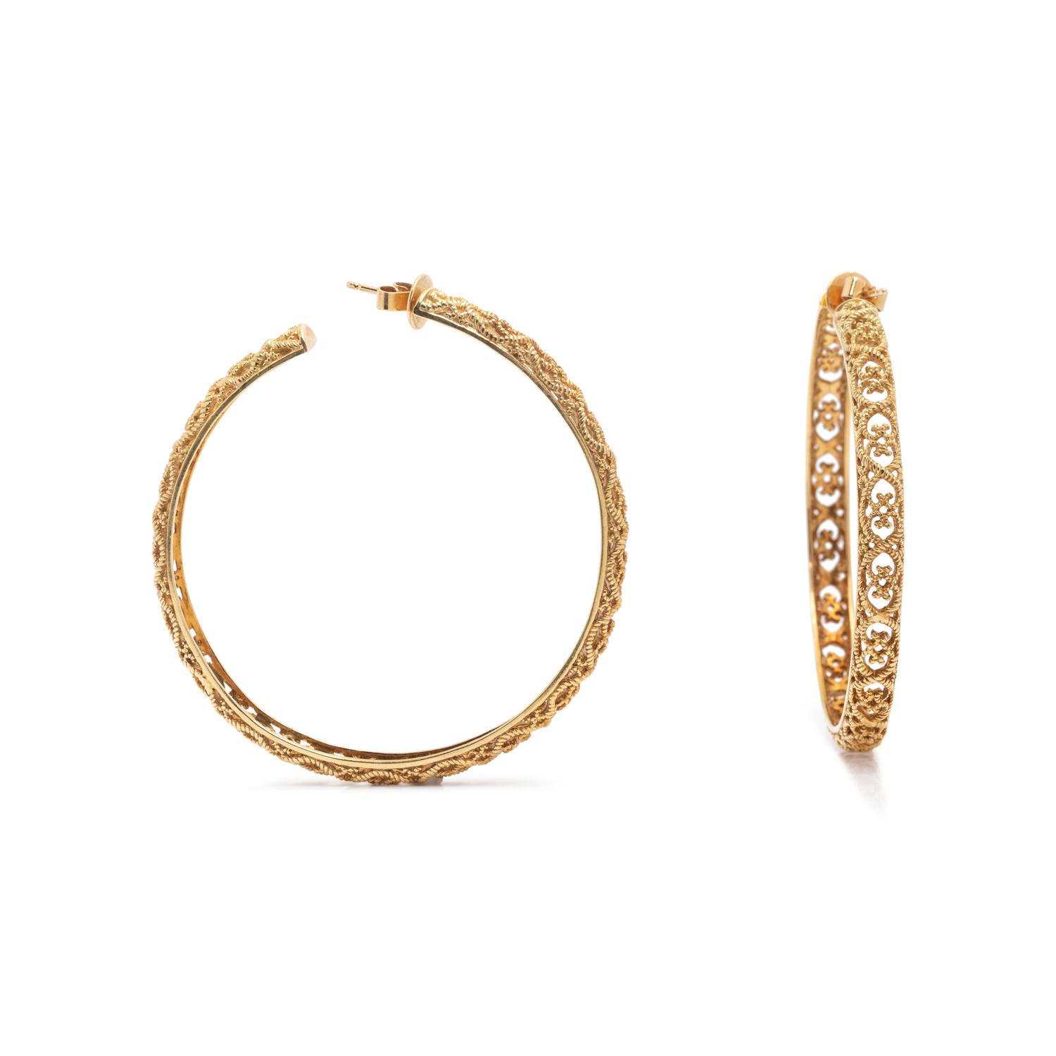 CYNTHIA BACH, YELLOW GOLD HOOP EARRINGS