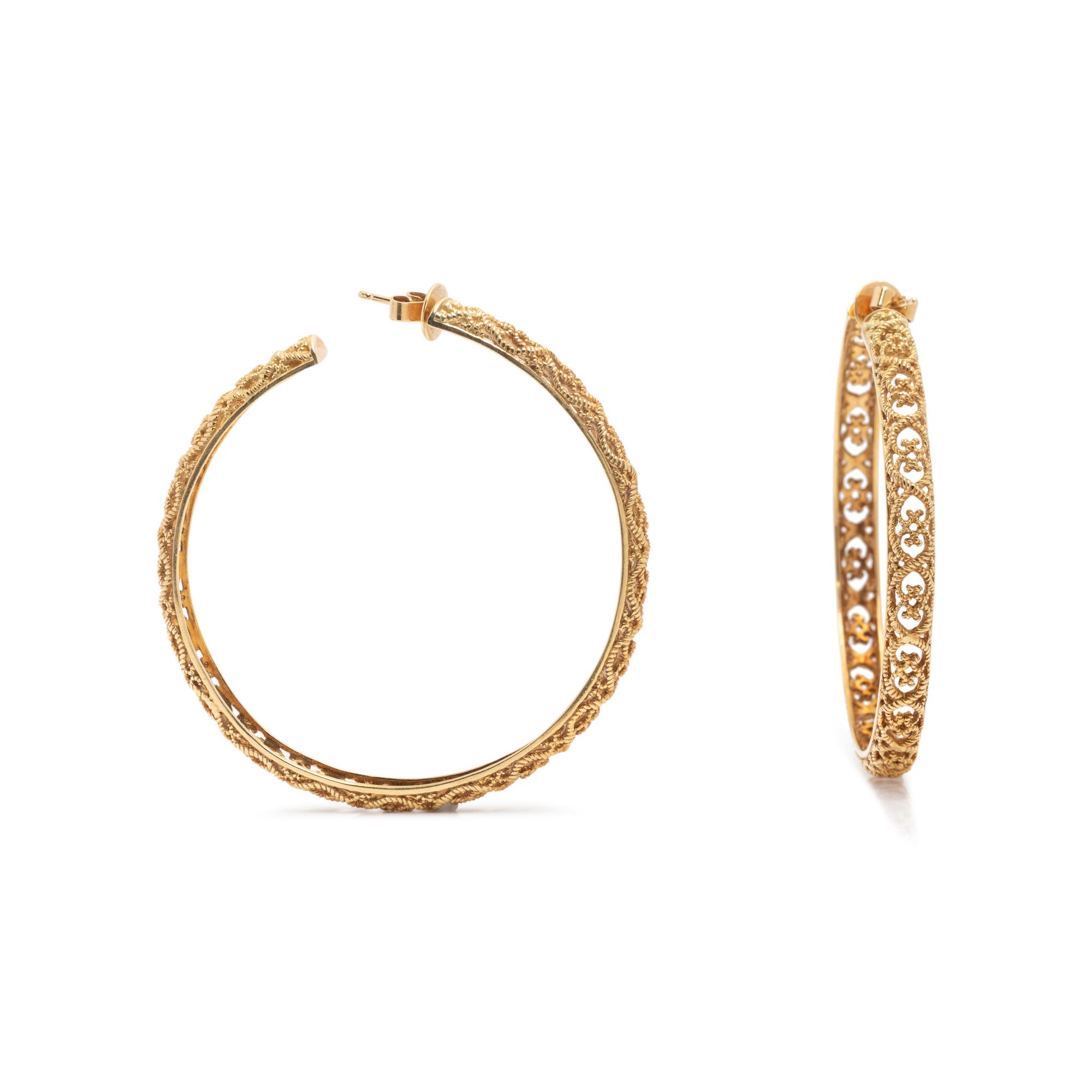 CYNTHIA BACH, YELLOW GOLD HOOP EARRINGS