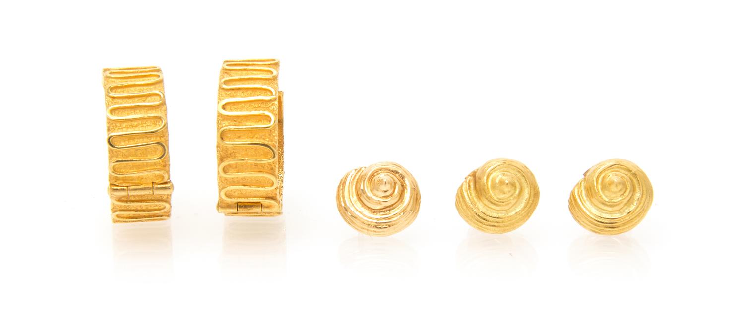 A Collection of Yellow Gold Earrings, 9.90 dwts.