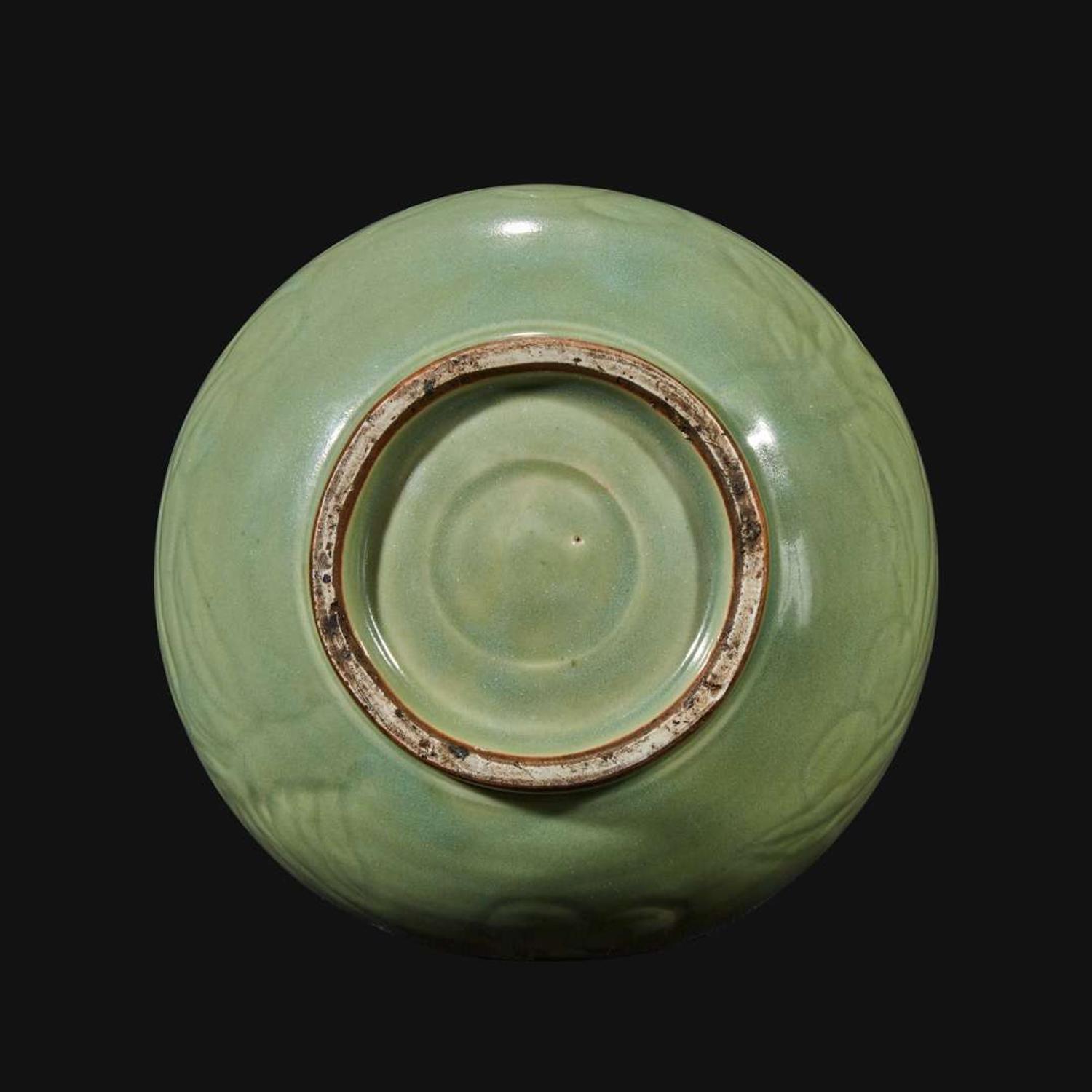 An incised celadon-glazed bottle vase, Yuhuchunping