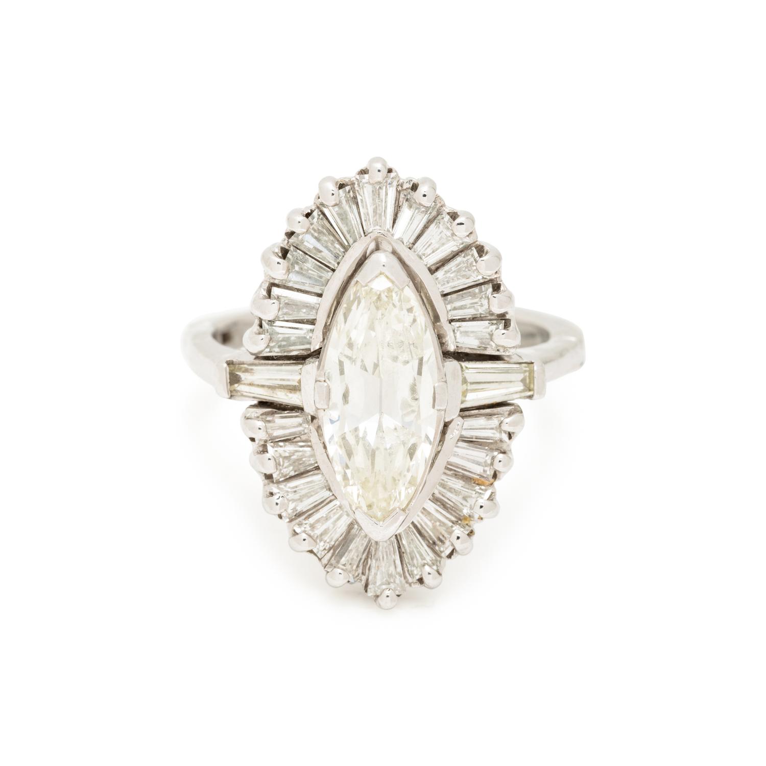 DIAMOND AND WHITE GOLD RING