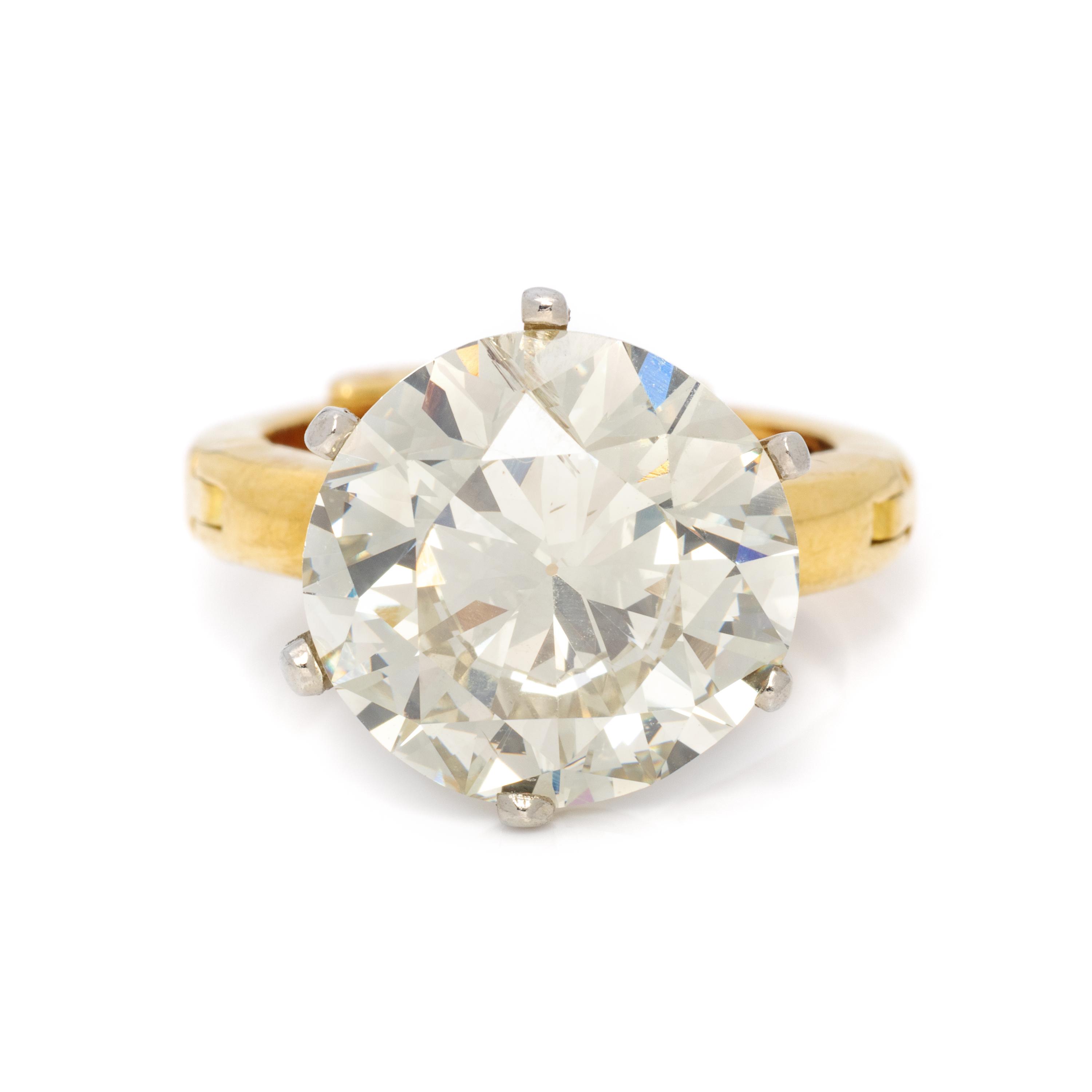 DIAMOND RING