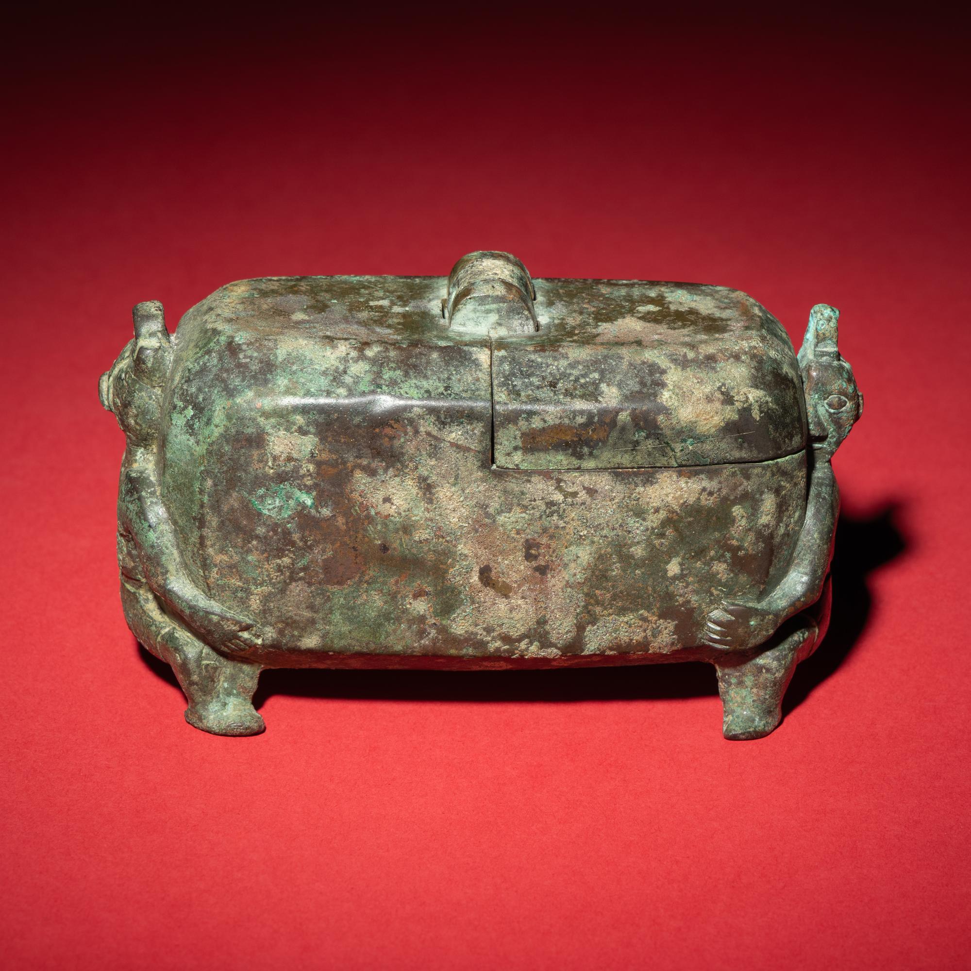 A Chinese Bronze 'Figural' Oil Lamp, Western Han Dynasty — 西漢 青銅神人油燈