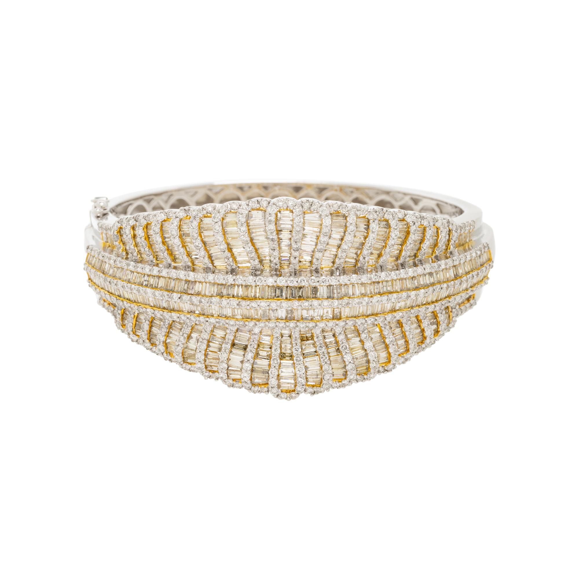 BICOLOR GOLD AND DIAMOND BANGLE BRACELET