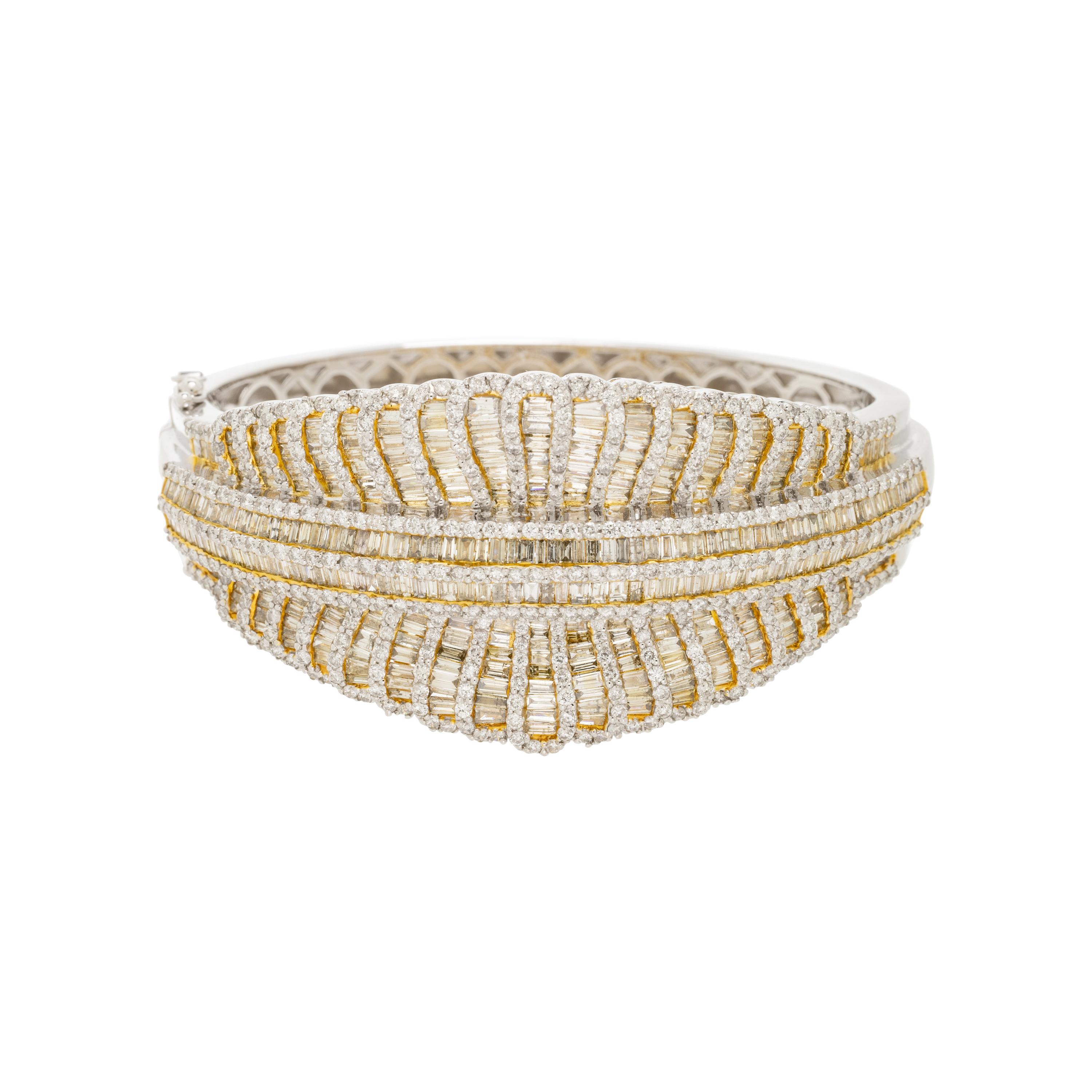 BICOLOR GOLD AND DIAMOND BANGLE BRACELET