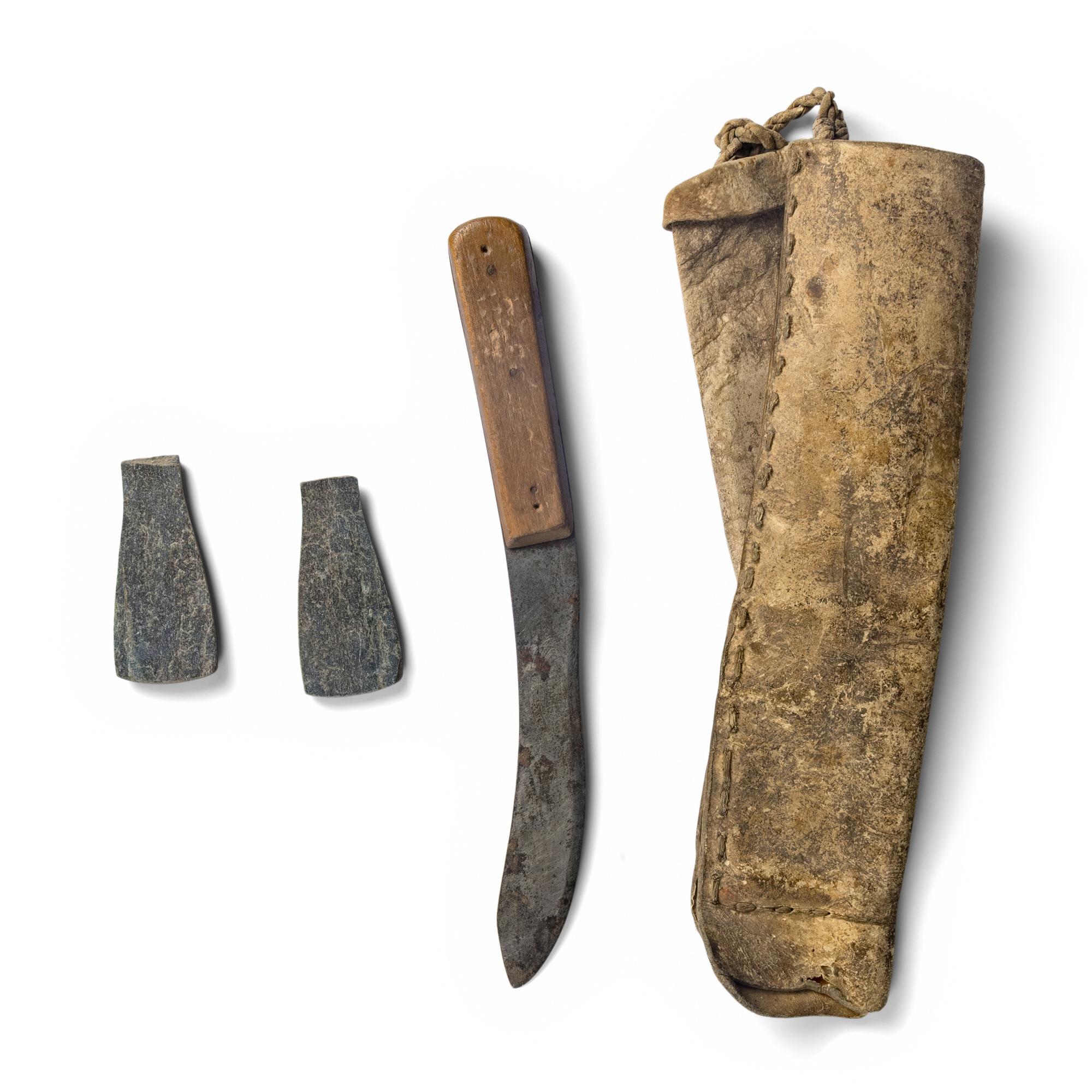 Plains Hide Knife Sheath with Knife and Wet Stones
