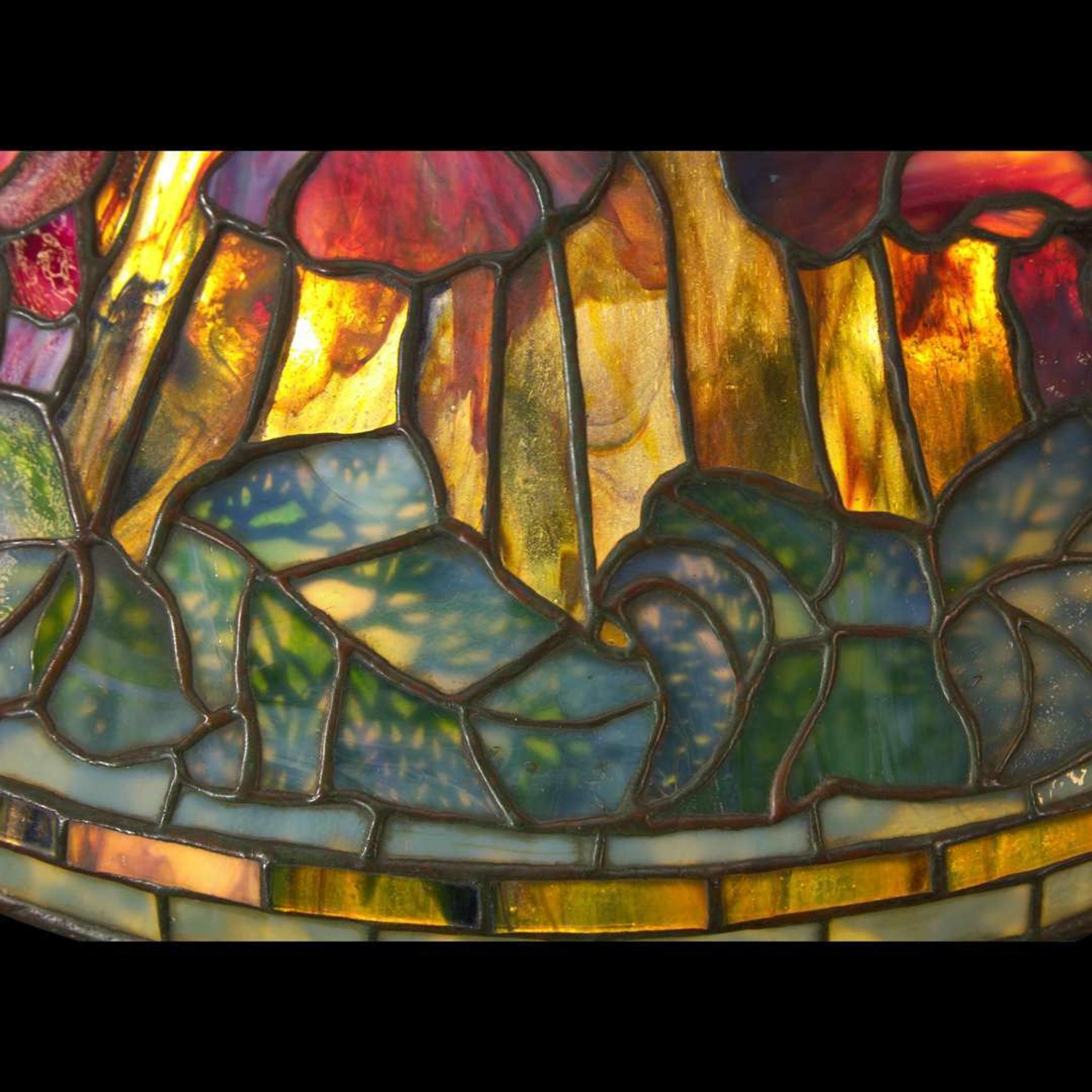 Tiffany Studios A "Poppy" Table Lamp, New York, circa 1905